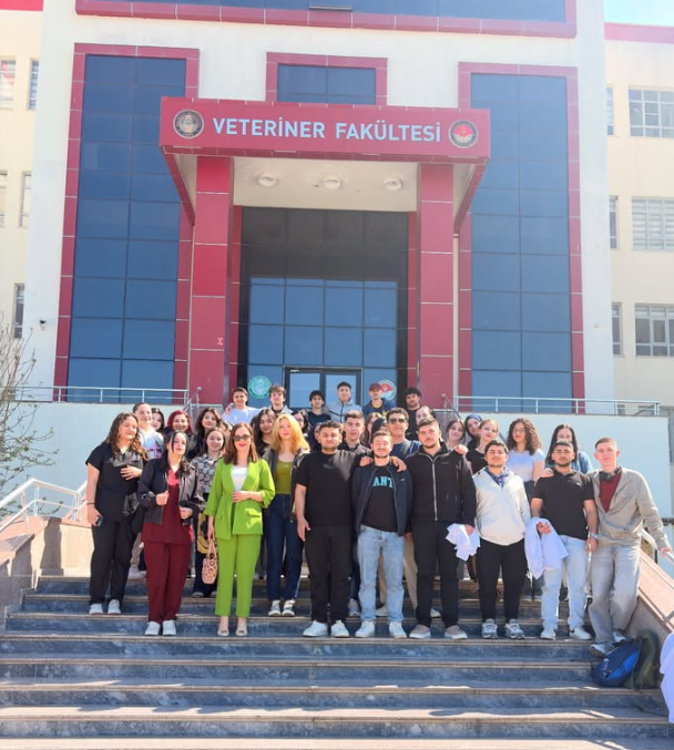 Veterinerlik Öğrencilerinden Fakültemize Anlamlı Ziyaret 1