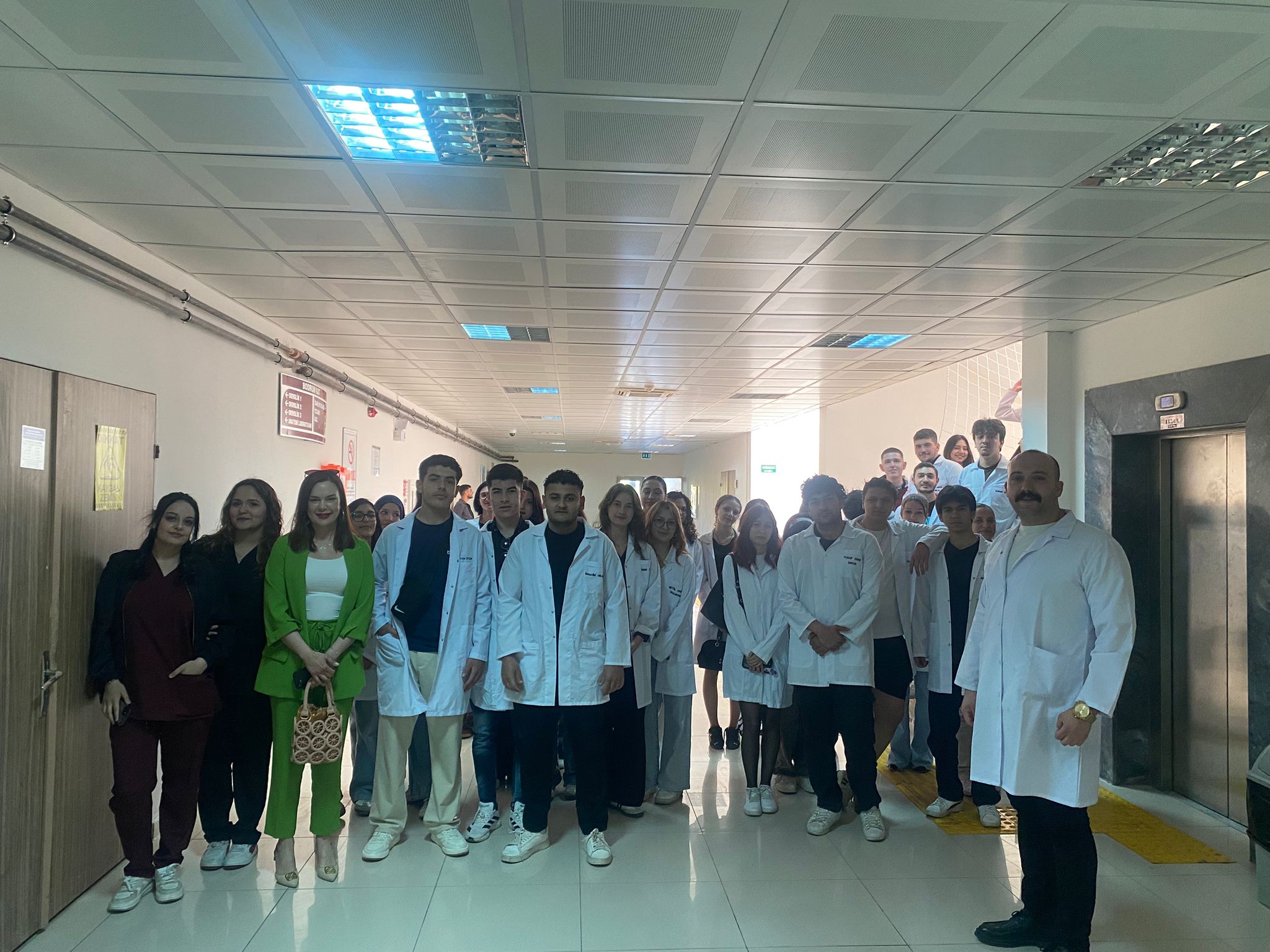 A Meaningful Visit to Our Faculty by Veterinary Students