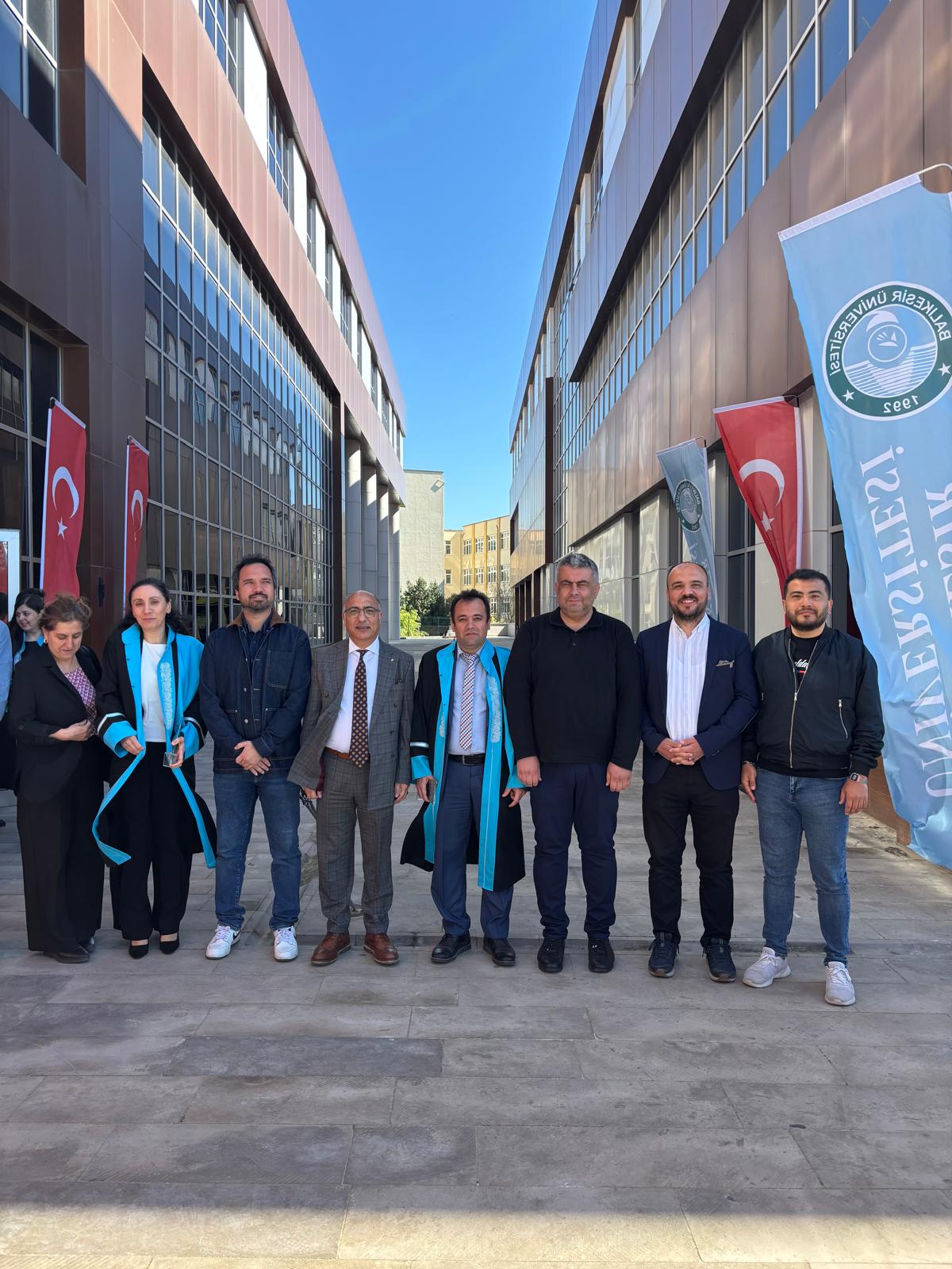 Bigadiç Meslek Yüksekokulu Öğretim Üyelerine Akademik Atama ve Yükselme Töreninde Plaket Takdimi 2