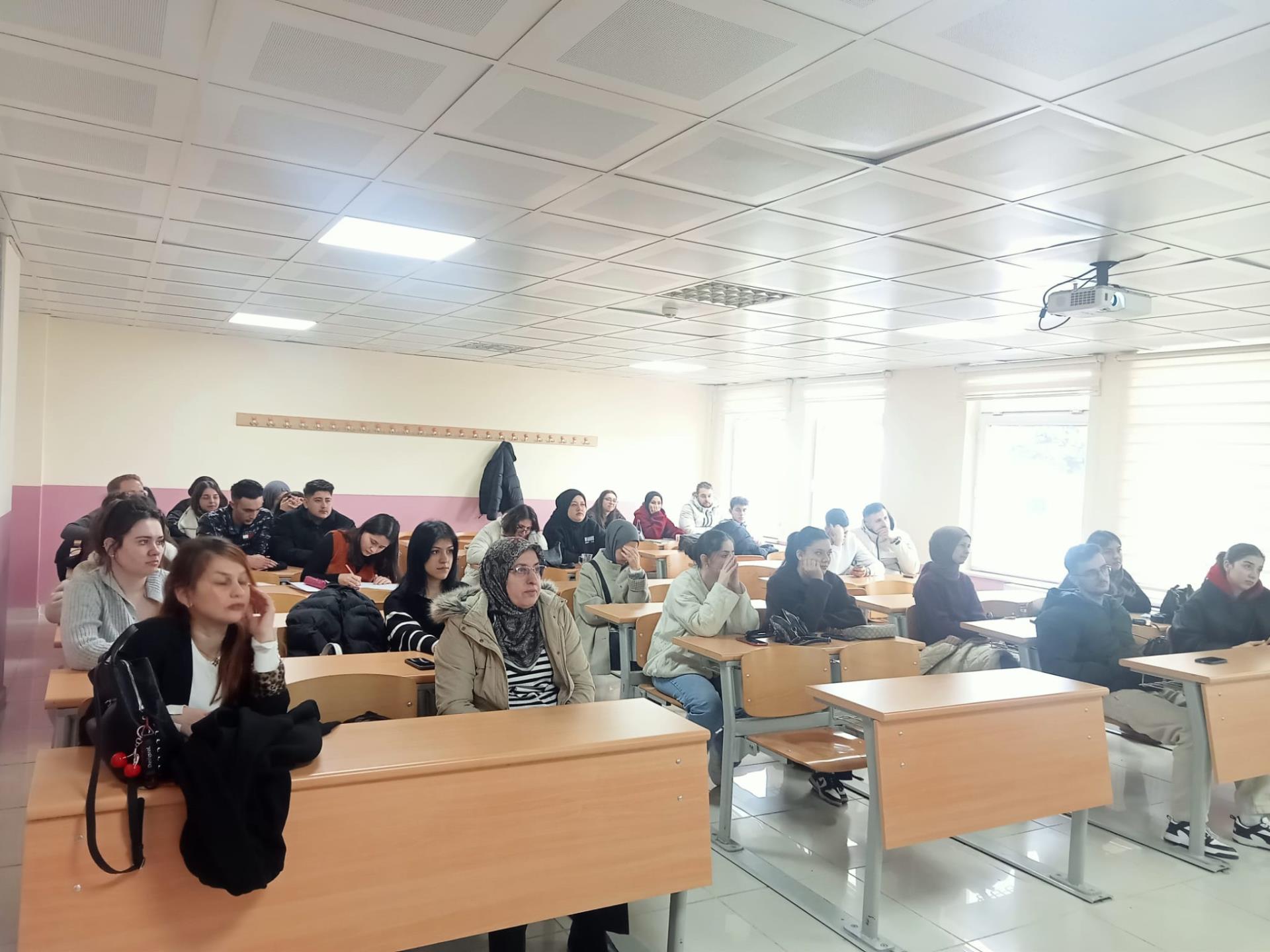 Yüksekokulumuz öğrencilerine Dumansız Kampüs Eğitimi verildi. 2