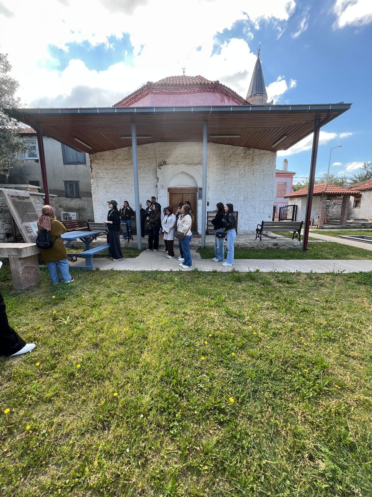 Ayvalık Meslek Yüksekokulu öğrencilerinden Ayvalık ve Altınova Kültürel Mirasına teknik gezi 5