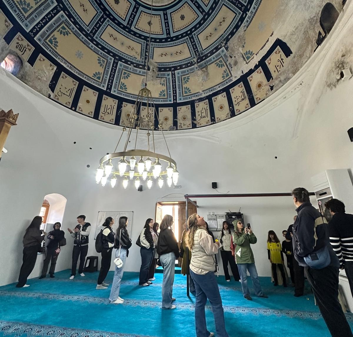 BAÜN Ayvalık MYO Öğrencileri Köklü Kültürel Mirası ve Tarihi Cami Mimarisini Yerinde İnceledi 4