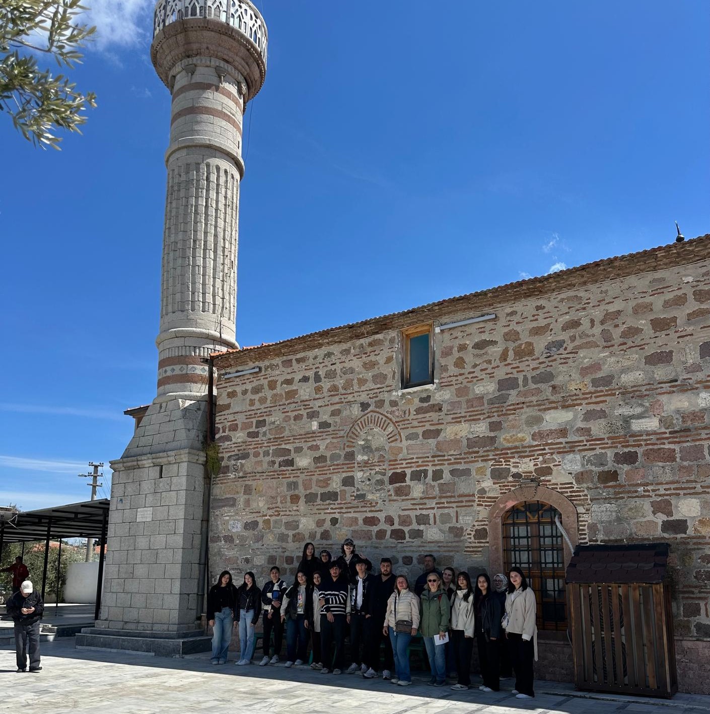 BAÜN Ayvalık MYO Öğrencileri Köklü Kültürel Mirası ve Tarihi Cami Mimarisini Yerinde İnceledi 2