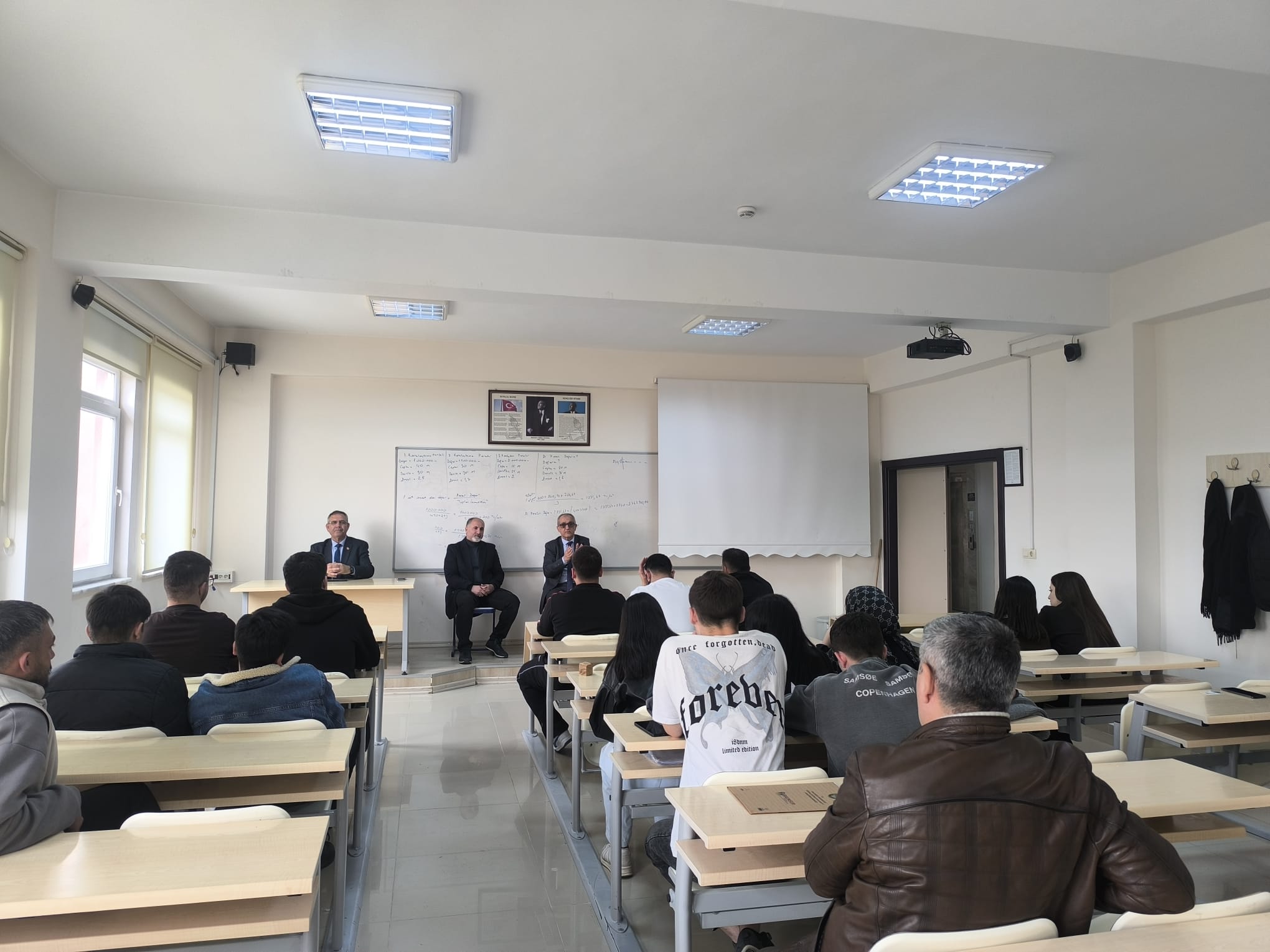 Emlak Sektöründe Mesleki Örgütlenme başlıklı söyleşi gerçekleştirildi. 3