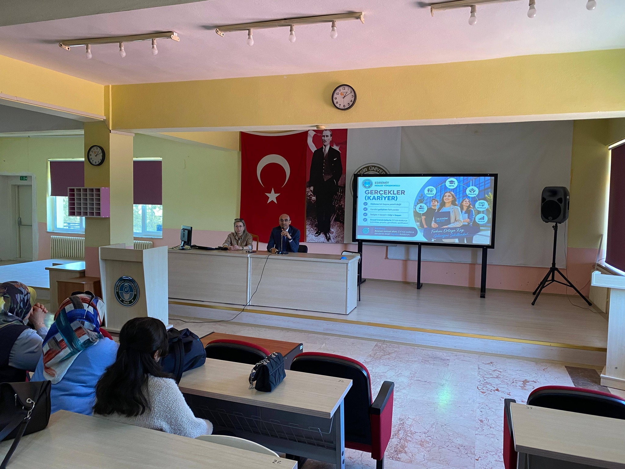 Director-Student Meeting Held at Edremit Vocational School 3