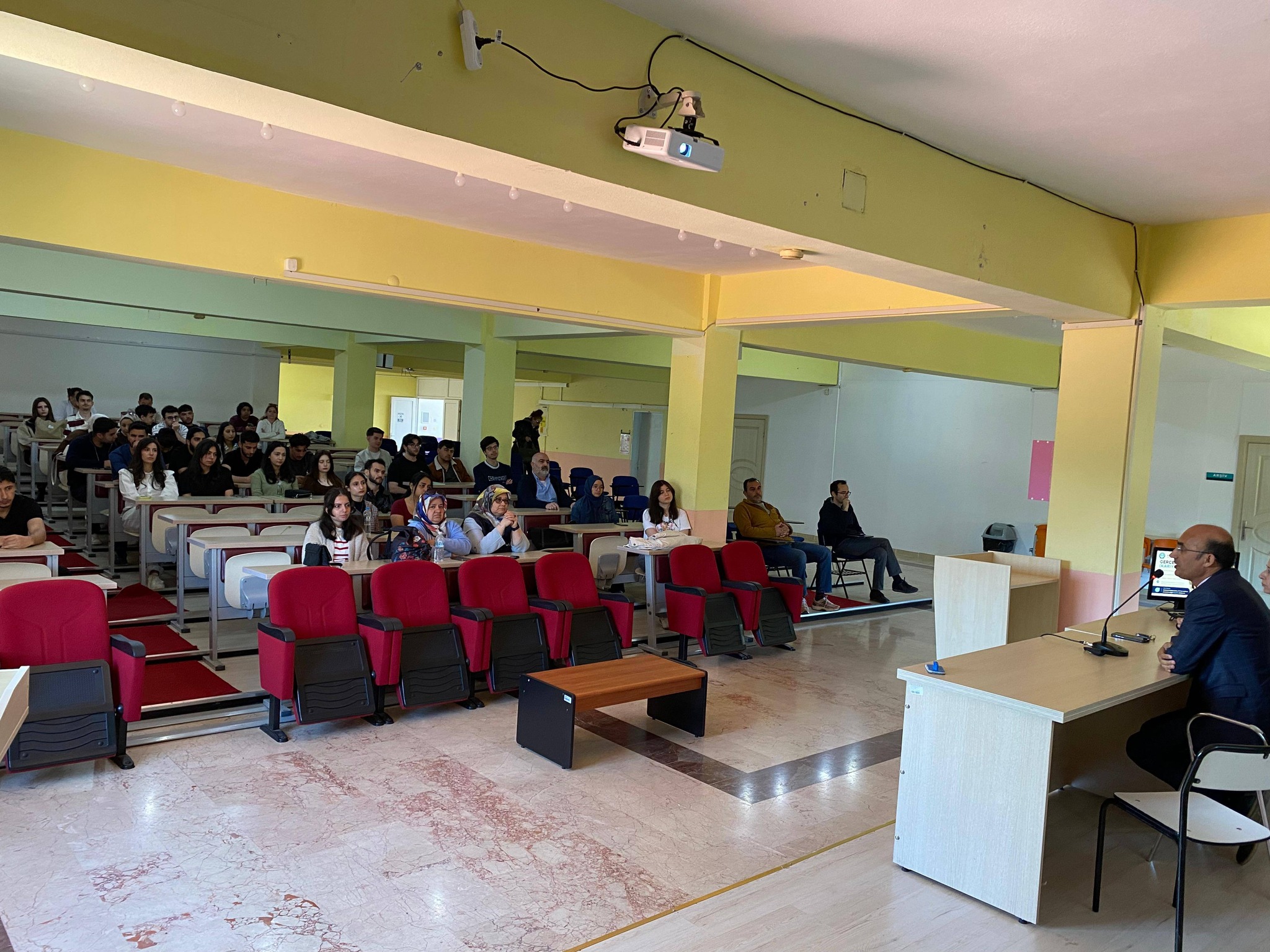 Director-Student Meeting Held at Edremit Vocational School 4