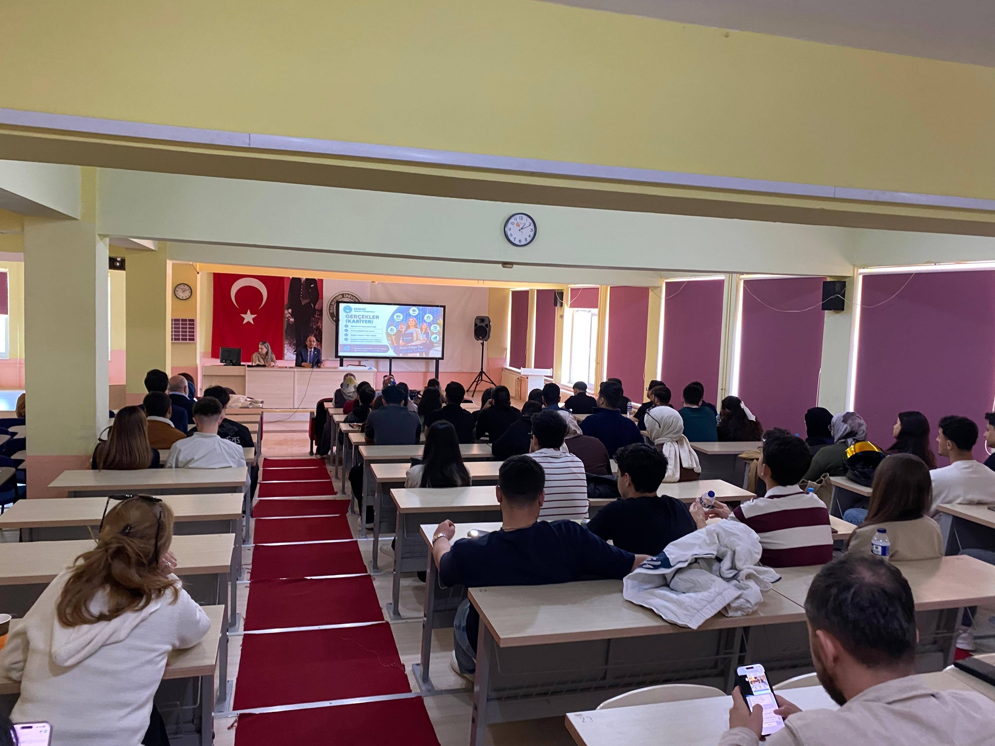 Director-Student Meeting Held at Edremit Vocational School 6