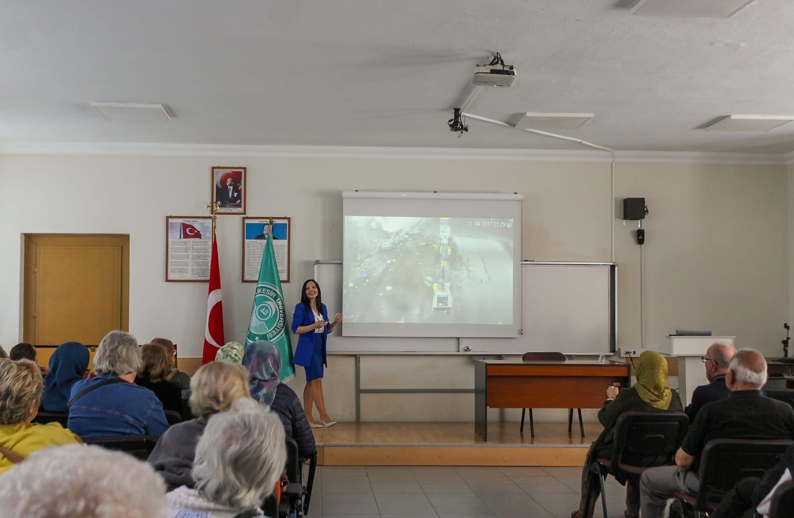 60+ Tazelenme Üniversitesi'nde"Gündelik Hayatta Güvenli Yaşam" Semineri Düzenlendi 8