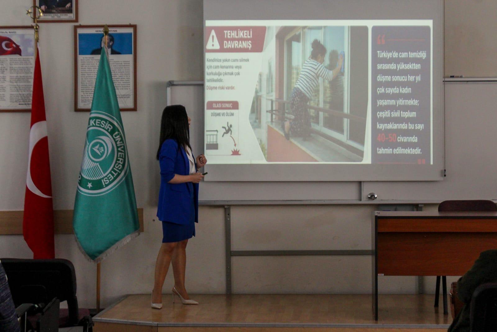 60+ Tazelenme Üniversitesi'nde"Gündelik Hayatta Güvenli Yaşam" Semineri Düzenlendi 3