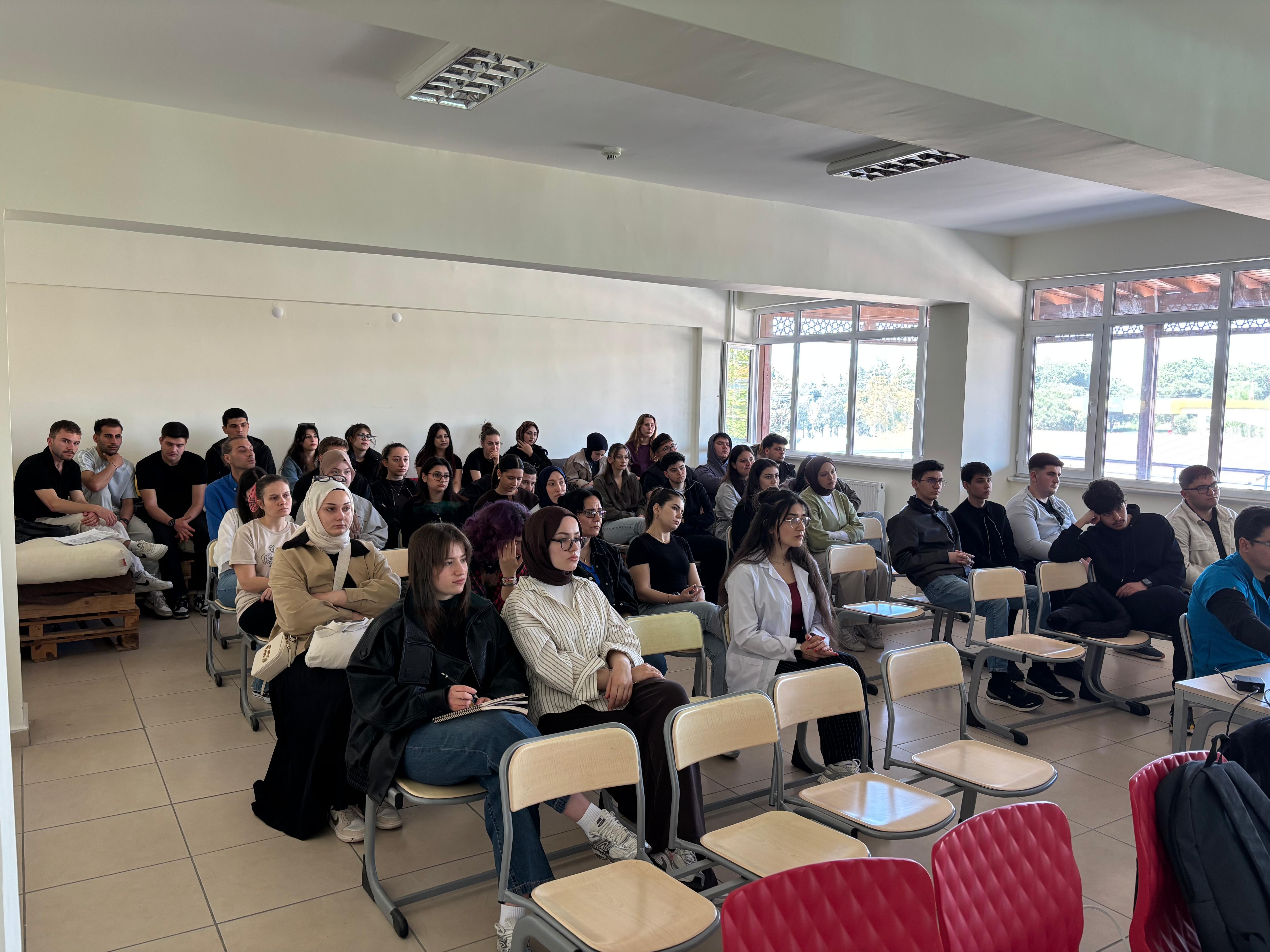 Kepsut Meslek Yüksekokulu Veterinerlik Bölümümüz Tarafından Öğrencilerimizin Mesleki Bilgi ve Uygulama Becerilerini Geliştirmeye Yönelik “Ayak Sağlığı ve Uygulamalı Tırnak Bakımı” Eğitimi Düzenlendi 2