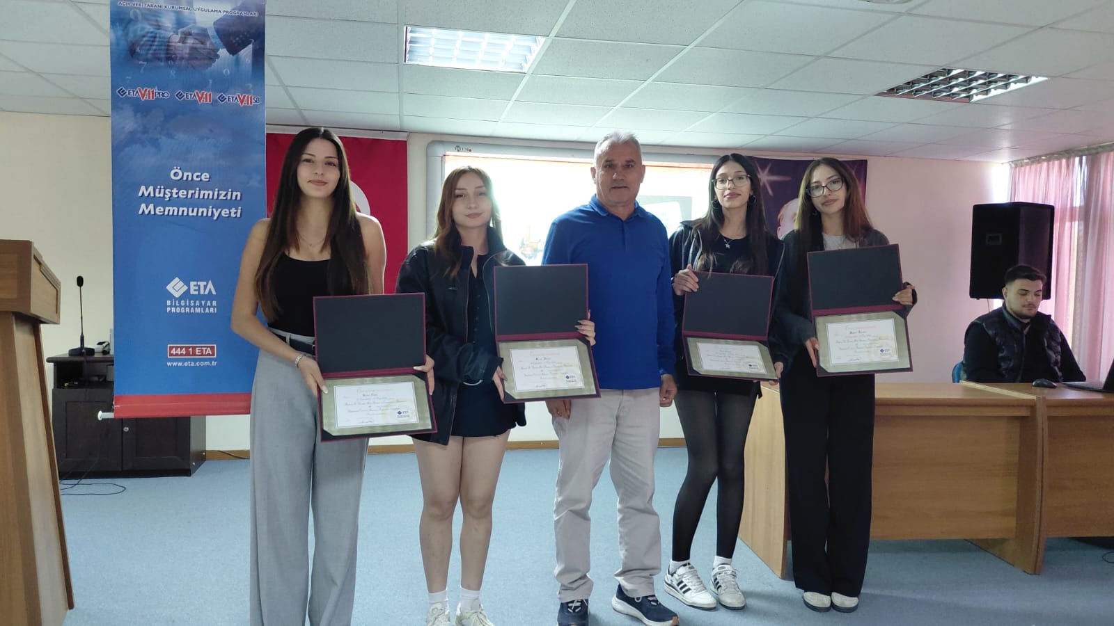 İşletme Yönetimi Programı'nda ETA Paket Programı Eğitimi tamamlandı. 11