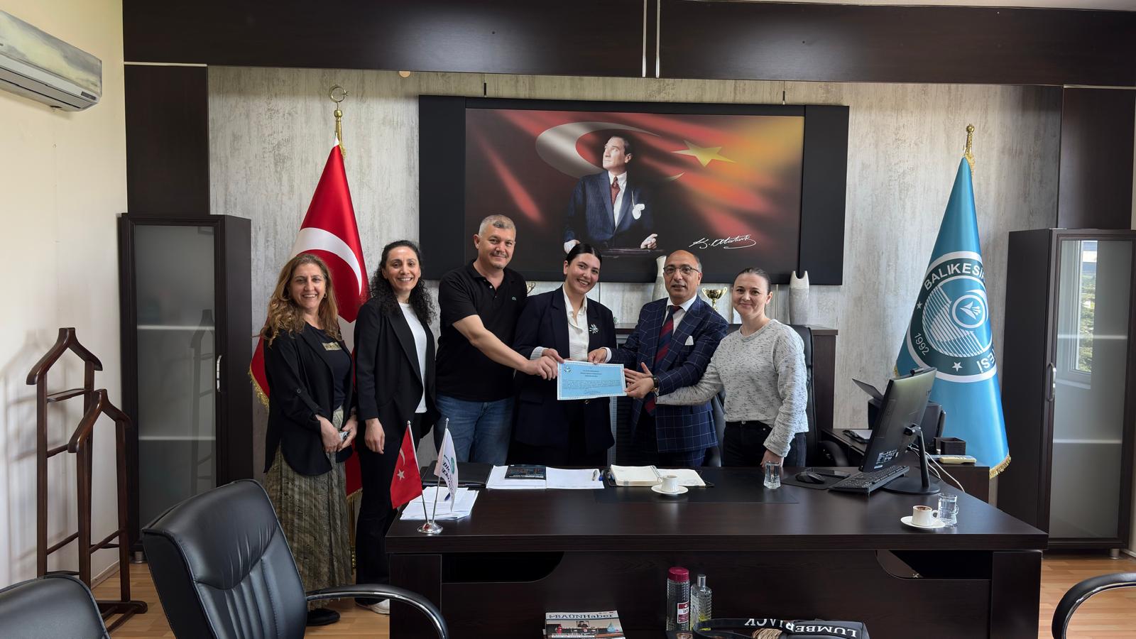 Bilimsel Araştırma Sürecine Katkı Sağlayan Öğrencimize Tebrik