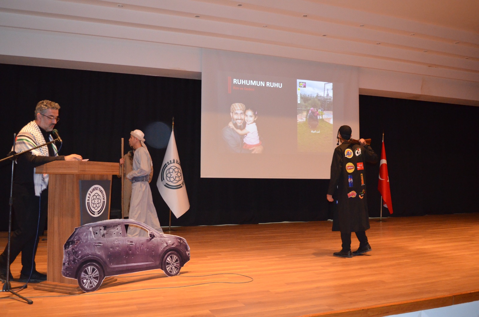 Dokuz Eylül Üniversitesinde Filistin/Gazze Temalı Tiyatro Programı Düzenlendi 1