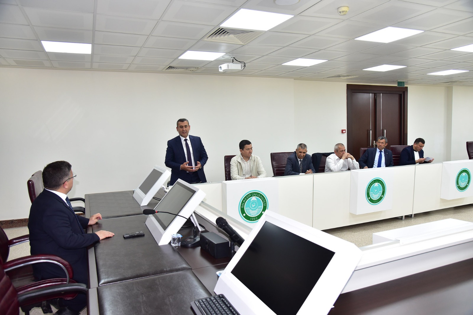Taşkent Devlet Ekonomi Üniversitesi Akademisyenleri BAÜN’de Akademik Programlarını Tamamlayarak Belgelerini Aldı 4