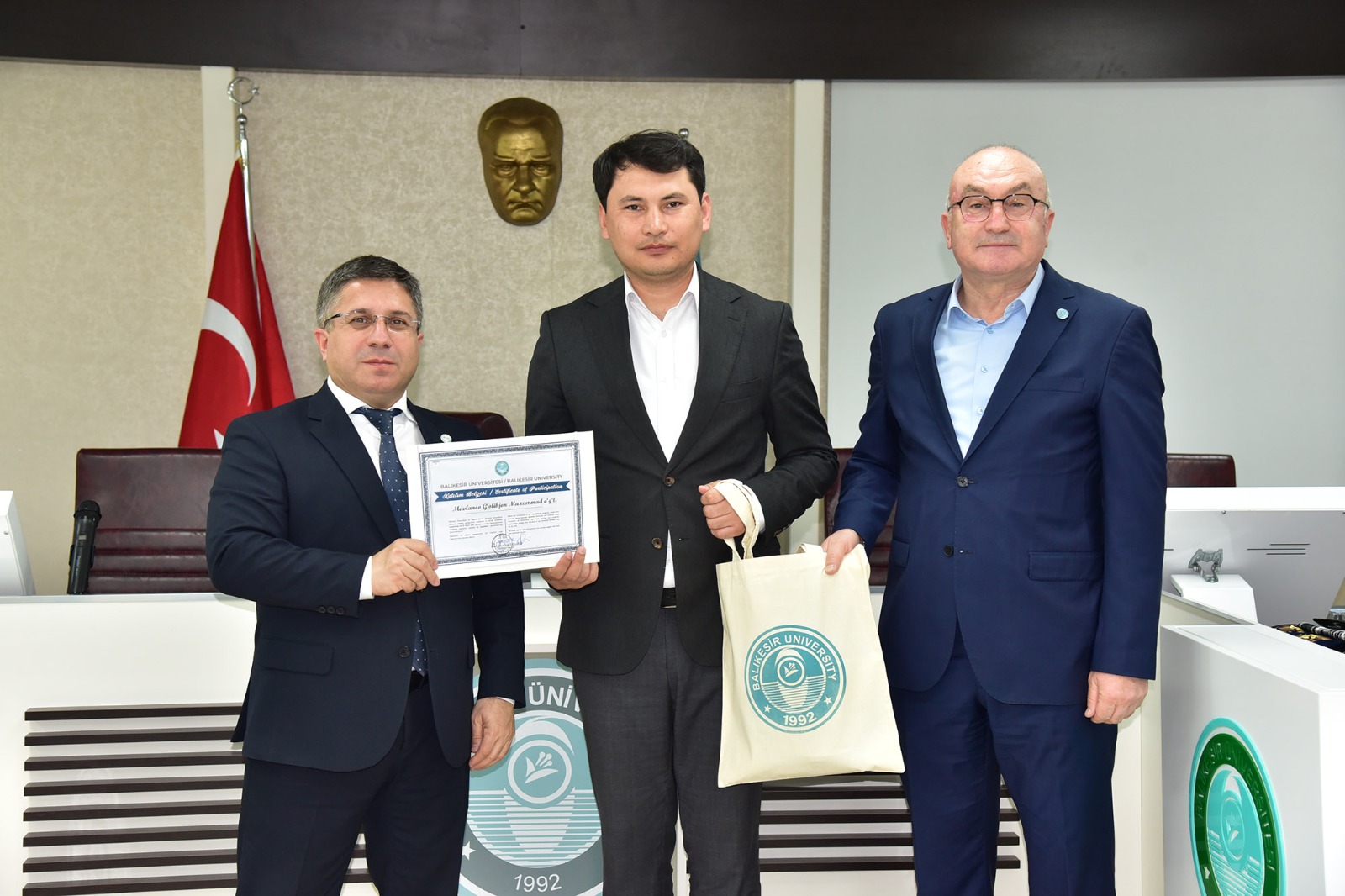 Taşkent Devlet Ekonomi Üniversitesi Akademisyenleri BAÜN’de Akademik Programlarını Tamamlayarak Belgelerini Aldı 8