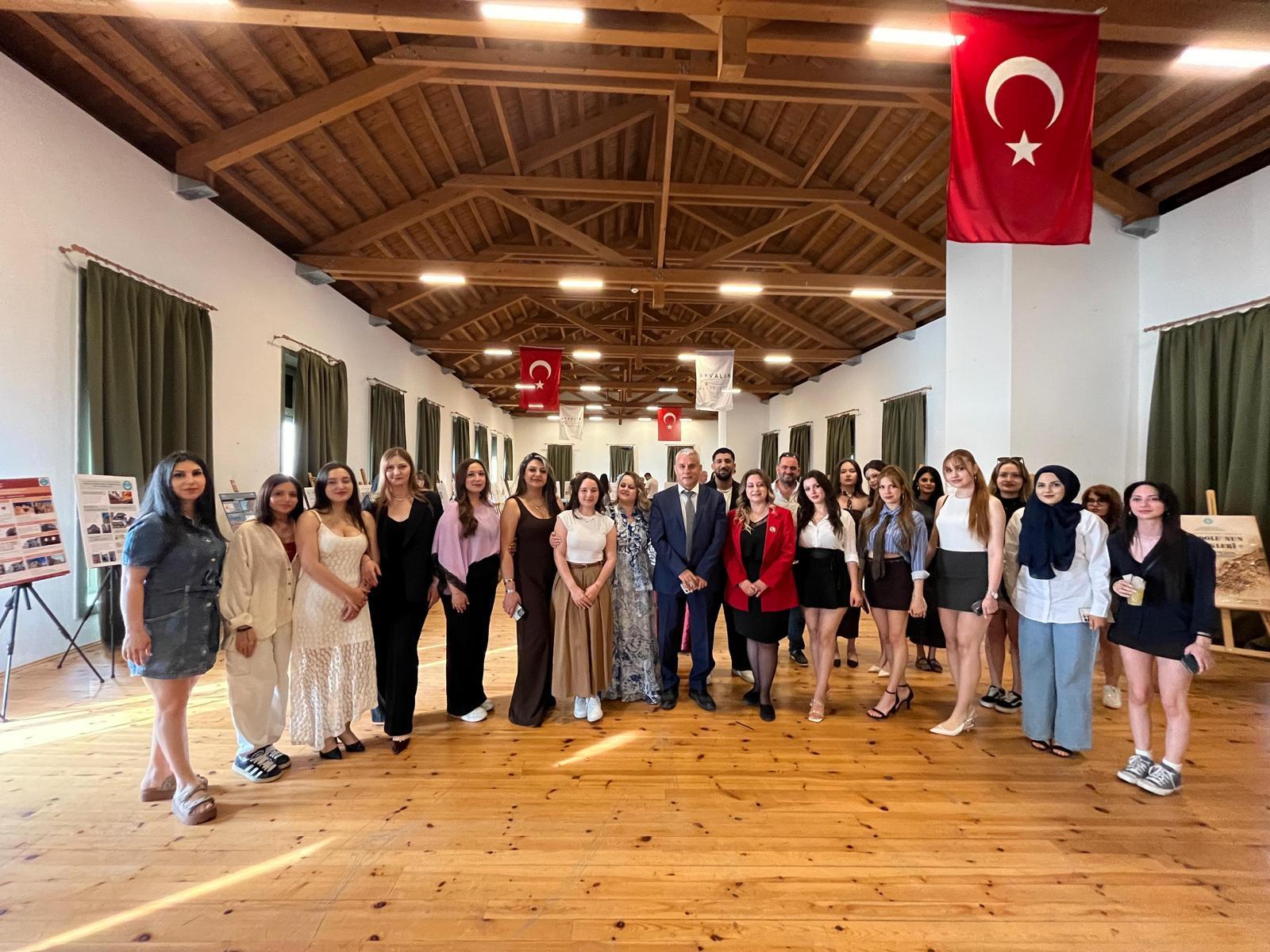 Mimarlık ve Şehir Planlama Bölümü Öğr. Gör. Gülşah Yetgin GÖZÜAÇIK ve Öğr. Gör. Gülcan KABA Koordinatörlüğünde Düzenlenen Yıl Sonu Öğrenci Sergisi