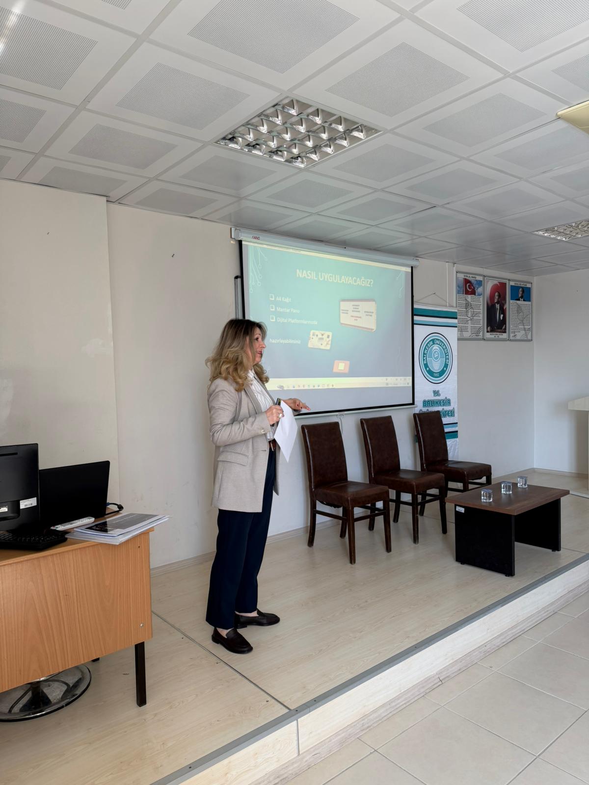 Edremit Sivil Havacılık Yüksekokulunda Havacılıkta Zaman Yönetimi Konferansı Gerçekleştirildi
