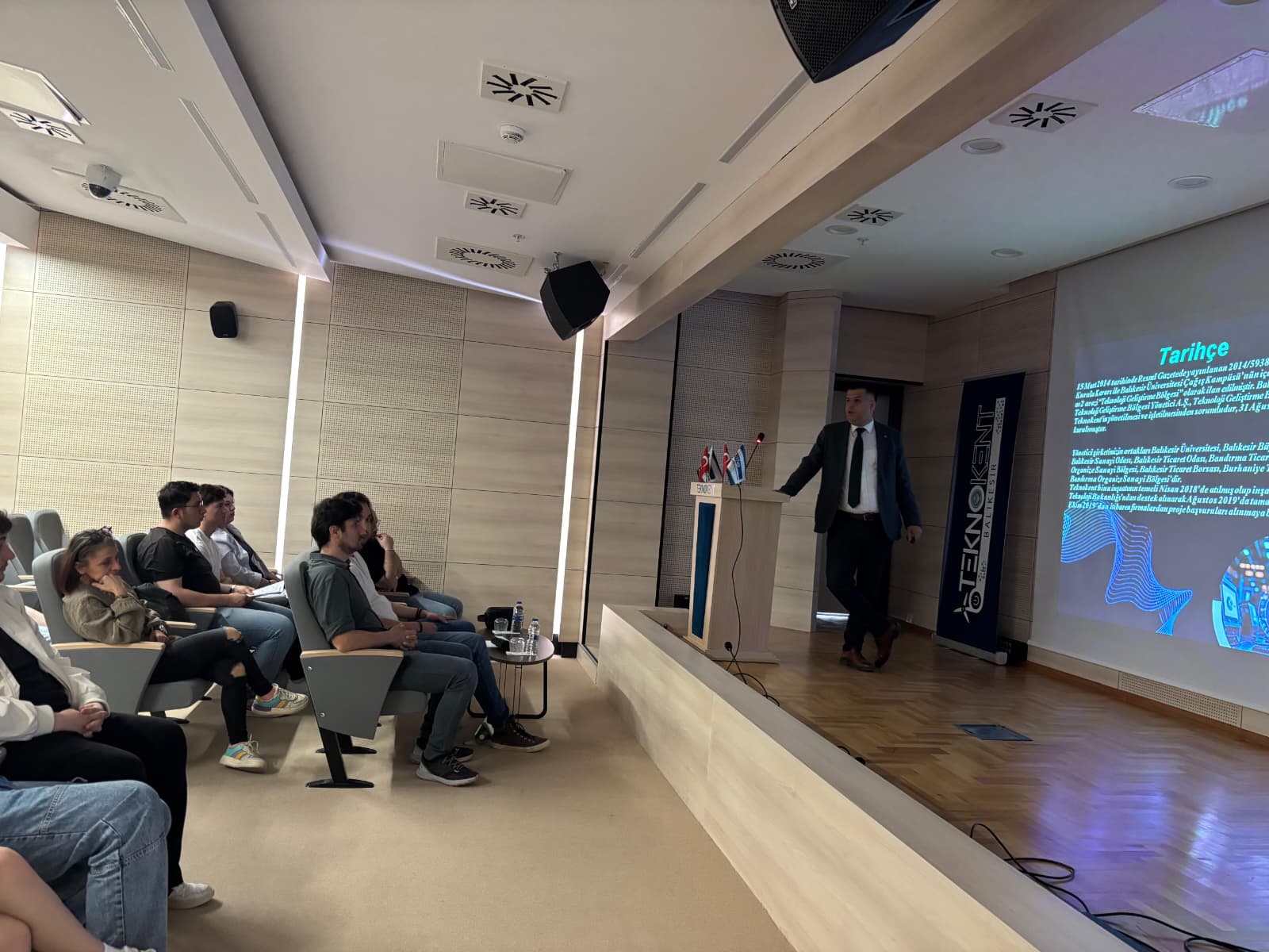 Kurumsal Bilişim Uzmanlığı Programı Öğrencilerimiz "Sürdürülebilir İş Modelleri ve Dijital Dönüşüm" Temalı Etkinlik Düzenledi 3