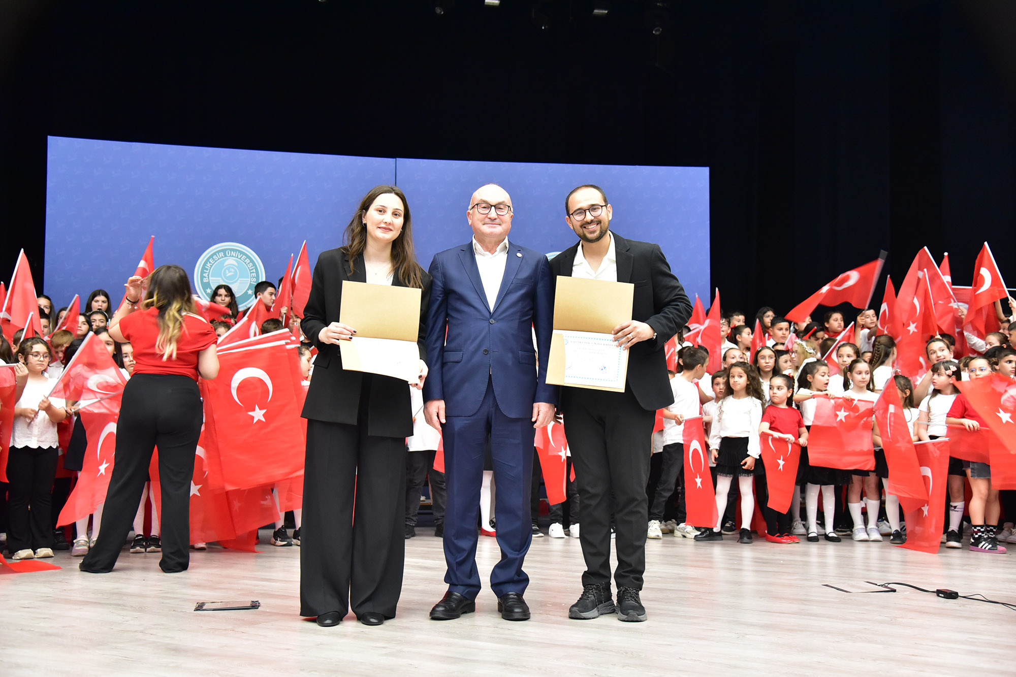 BAÜN’de 300 Çocuk, Tek Yürek, Tek Sahne: Çocuk Koroları Aynı Sahnede Buluştu 9