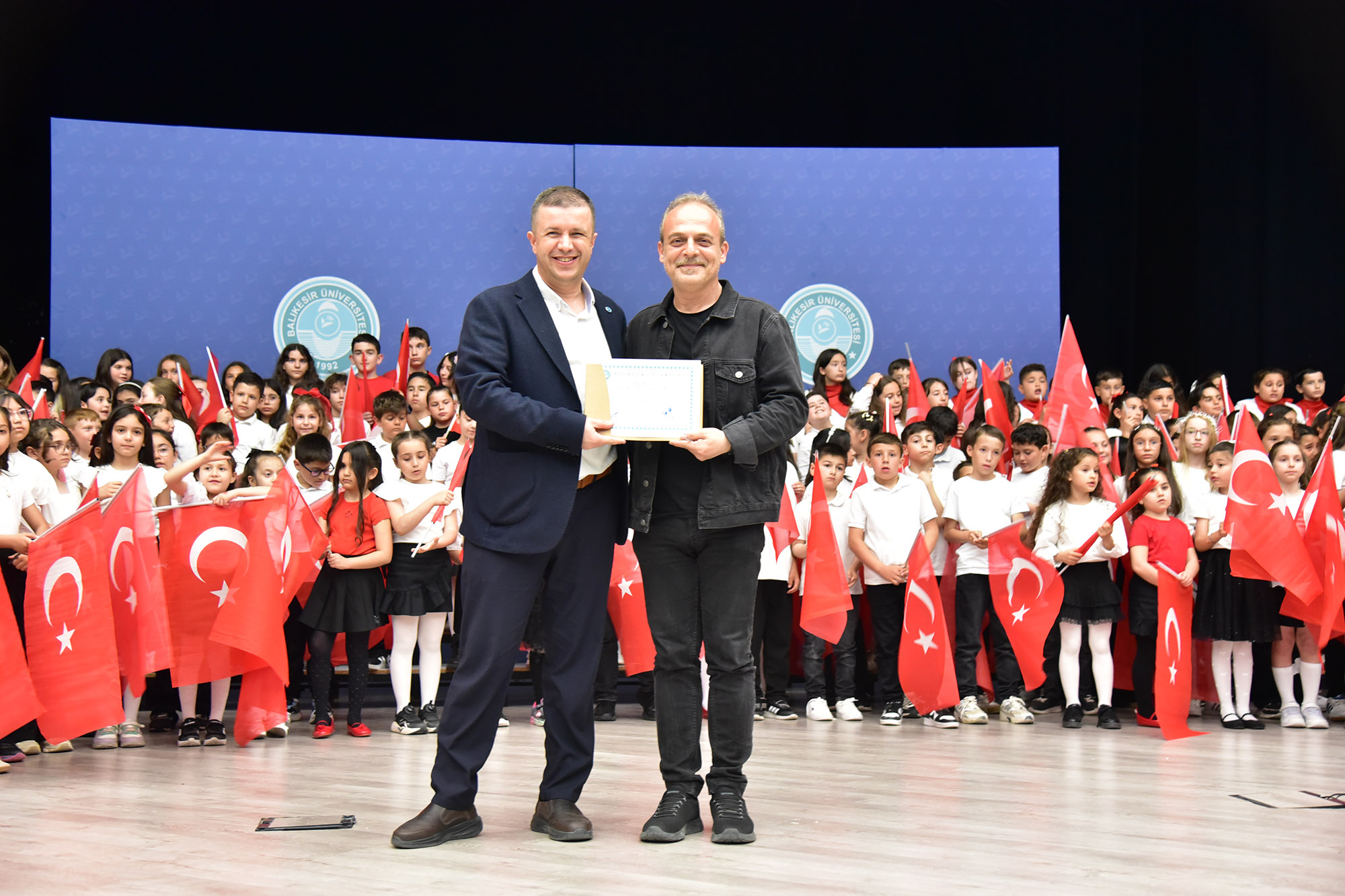 BAÜN’de 300 Çocuk, Tek Yürek, Tek Sahne: Çocuk Koroları Aynı Sahnede Buluştu 10