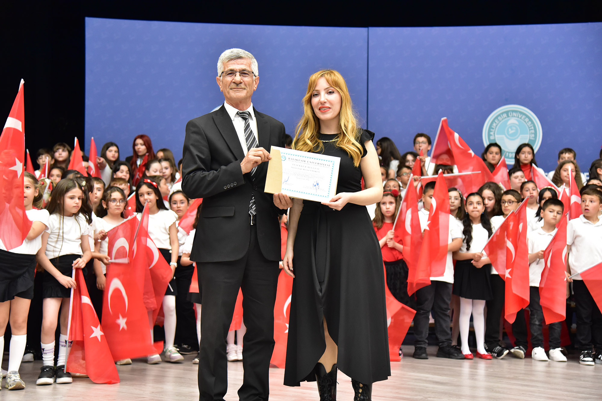 BAÜN’de 300 Çocuk, Tek Yürek, Tek Sahne: Çocuk Koroları Aynı Sahnede Buluştu 11