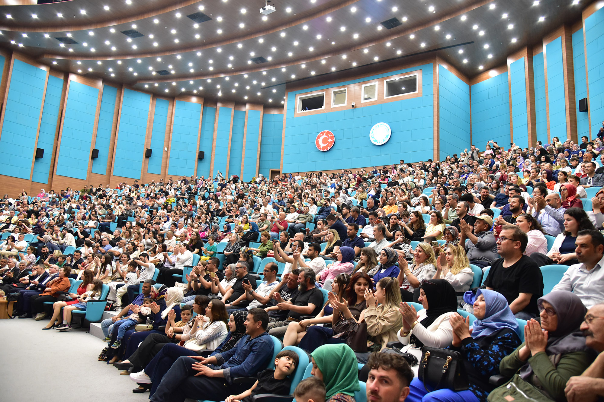 BAÜN’de 300 Çocuk, Tek Yürek, Tek Sahne: Çocuk Koroları Aynı Sahnede Buluştu 8