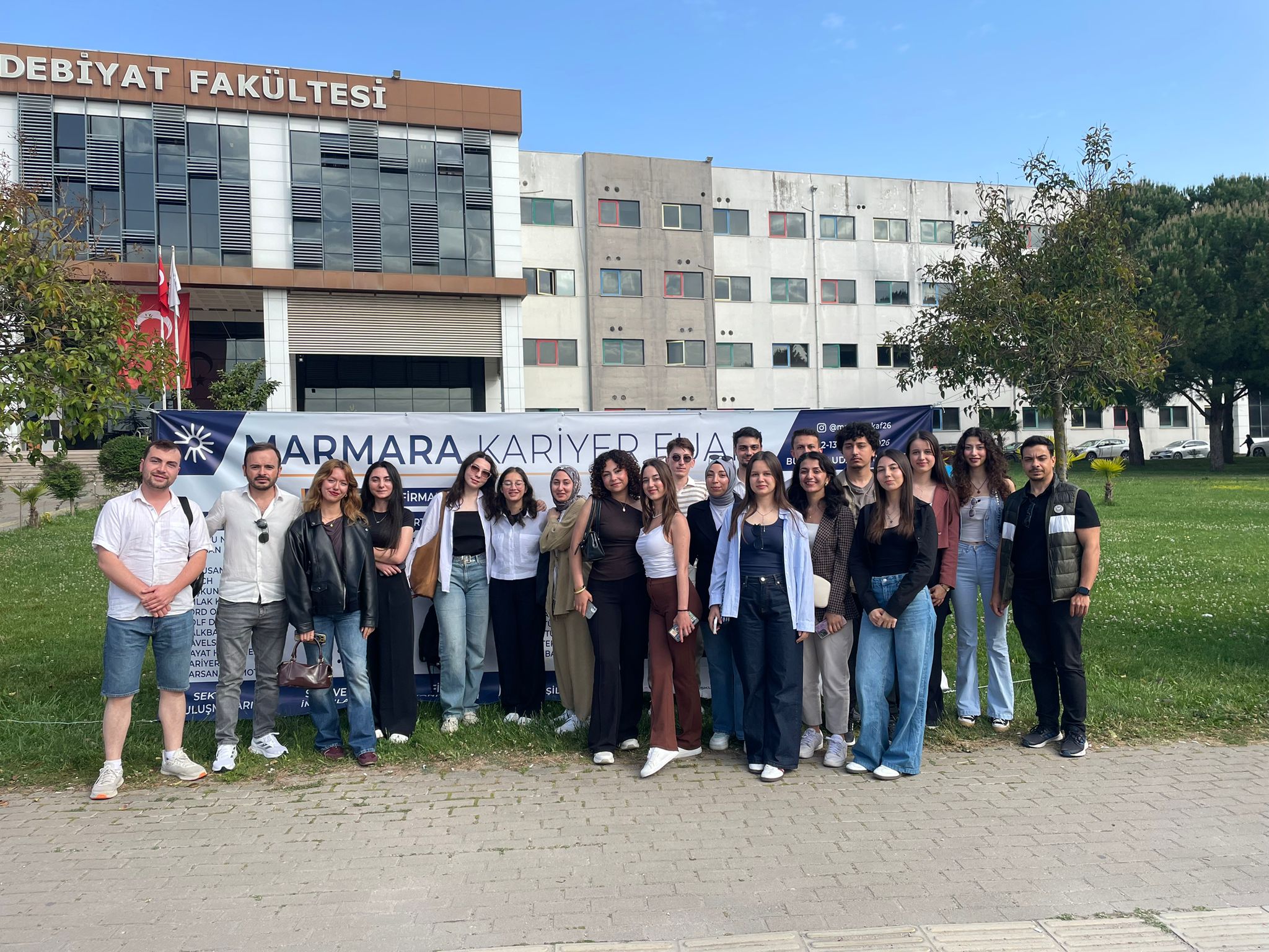Fakültemizden Marmara Kariyer Fuarı'na Katılım Gerçekleştirildi.