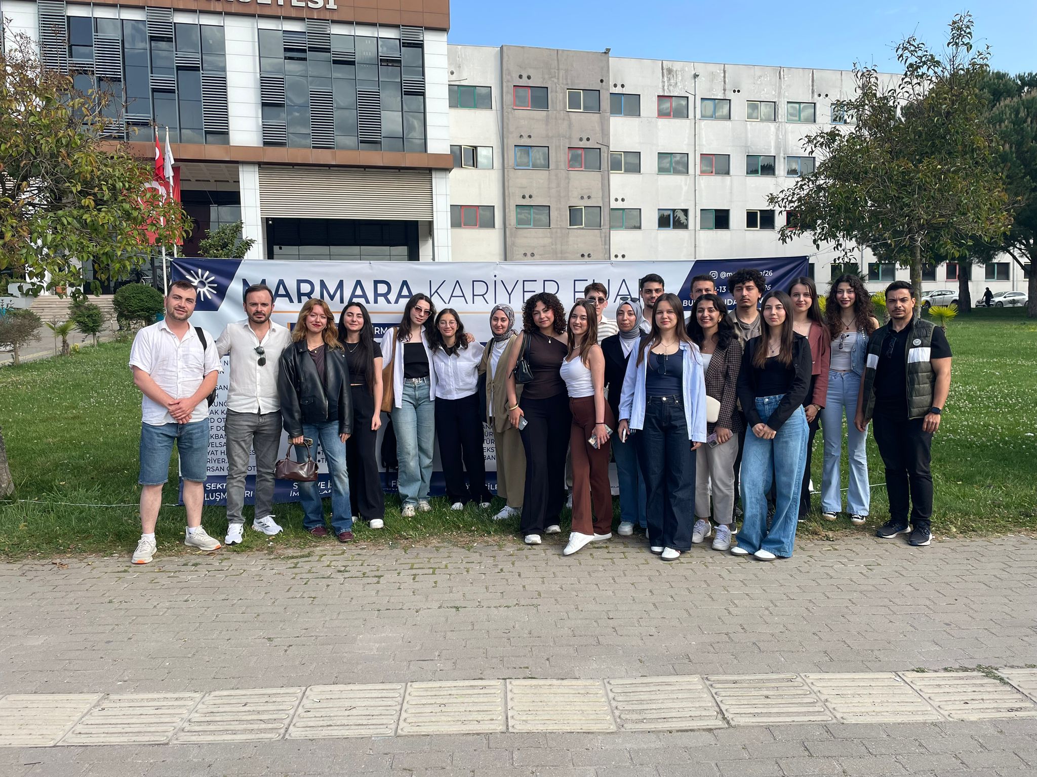 Fakültemizden Marmara Kariyer Fuarı'na Katılım Gerçekleştirildi. 1