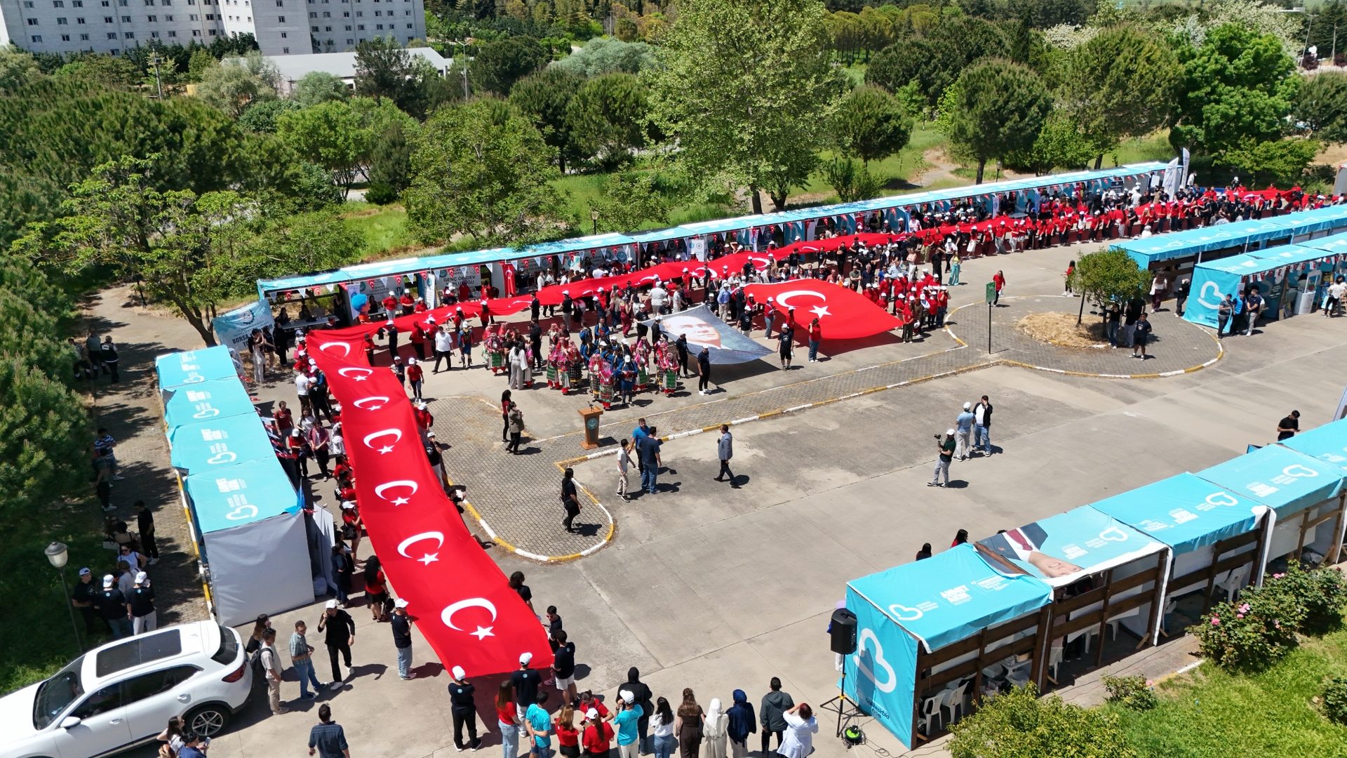 BAÜN FEST 2026 Coşkusu, Geleneksel Bayrak Yürüyüşü ve Stant Açılışları ile Devam Etti 9