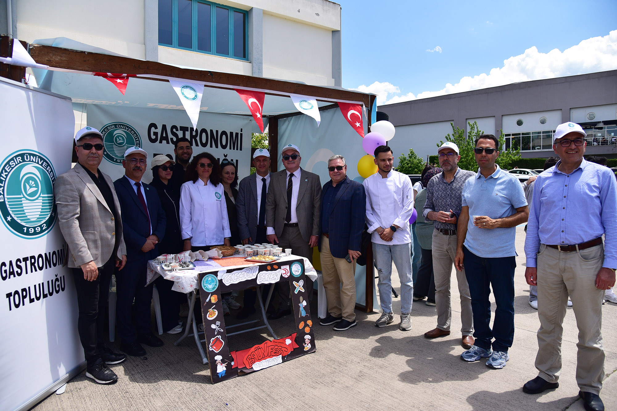 BAÜN FEST 2026 Coşkusu, Geleneksel Bayrak Yürüyüşü ve Stant Açılışları ile Devam Etti 16