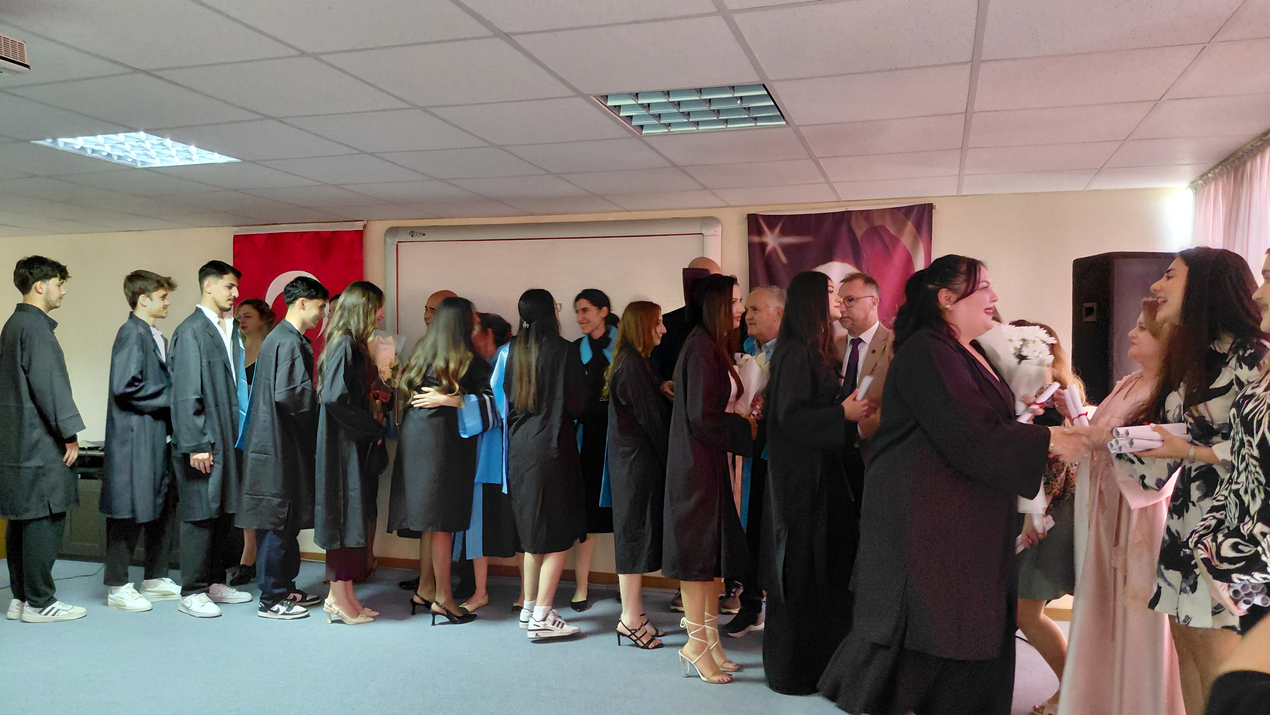 Ayvalık Meslek Yüksekokulu 31. Dönem Mezuniyet Töreni coşkuyla kutlandı 3