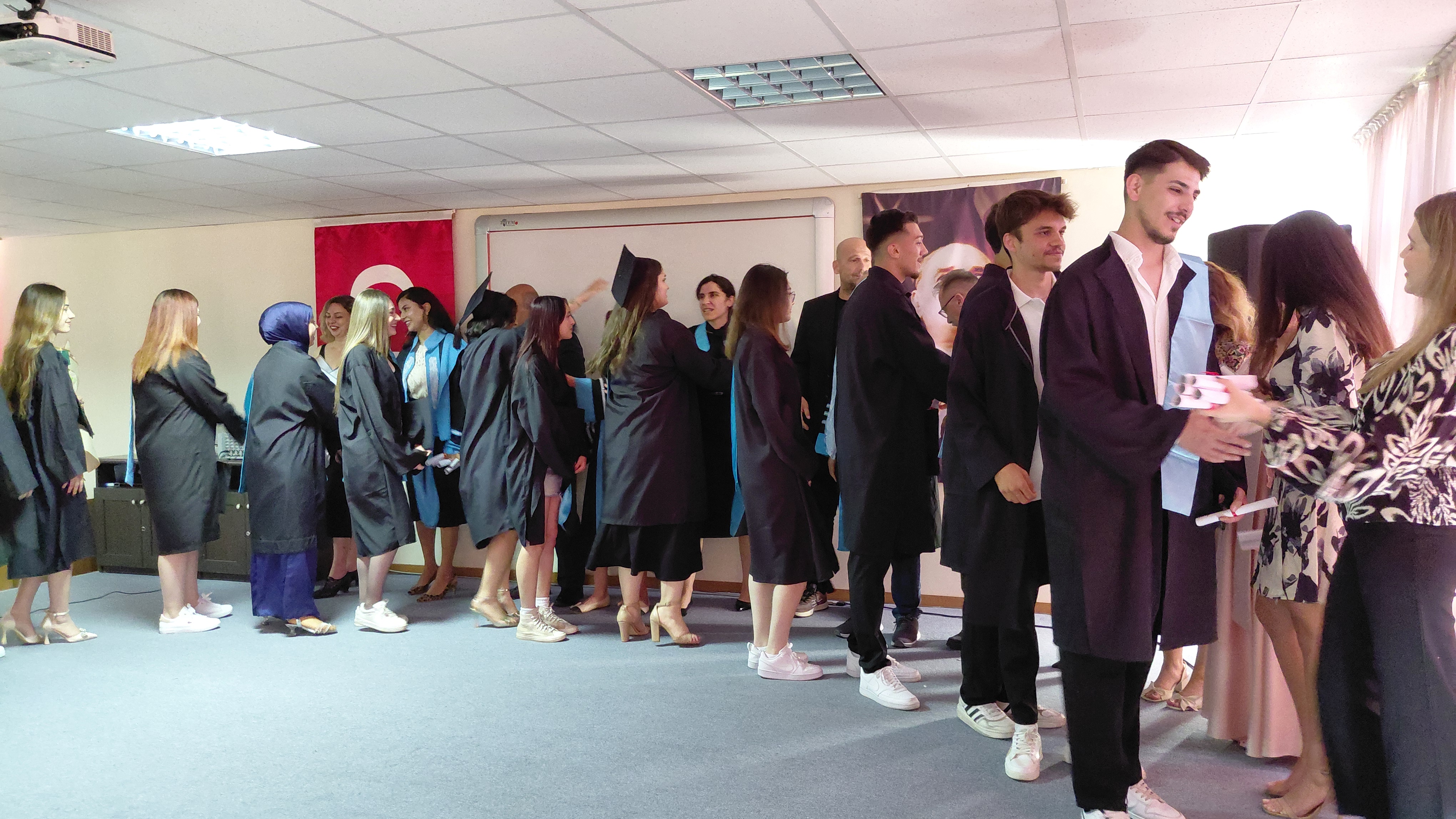 Ayvalık Meslek Yüksekokulu 31. Dönem Mezuniyet Töreni coşkuyla kutlandı 2
