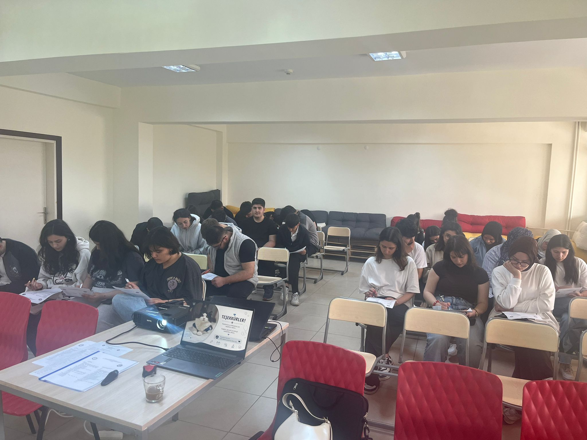 Kepsut MYO Laborant ve Veteriner Sağlık Programı Öğrencilerine İSG Eğitimi Düzenlendi 9