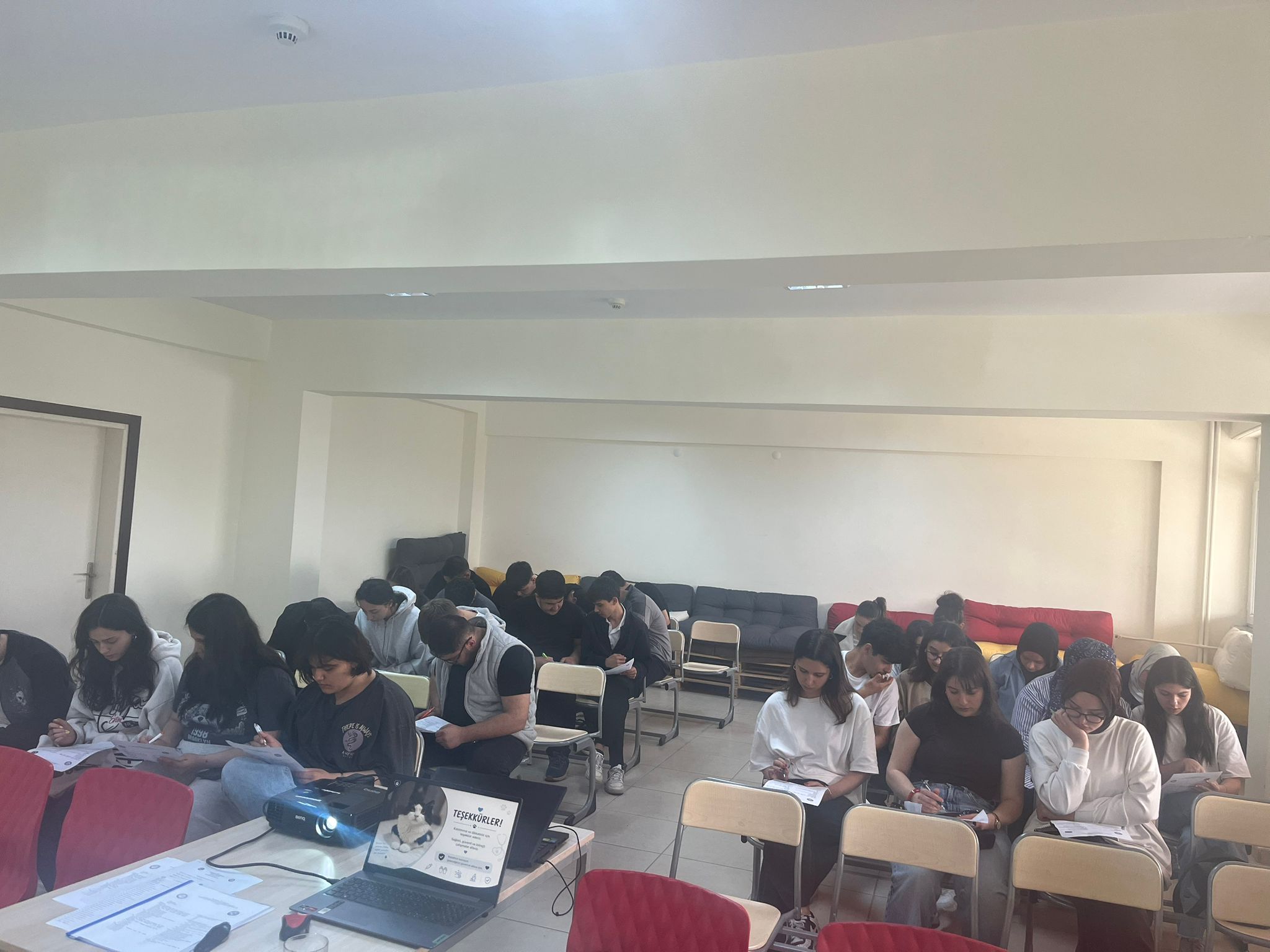 Kepsut MYO Laborant ve Veteriner Sağlık Programı Öğrencilerine İSG Eğitimi Düzenlendi 8