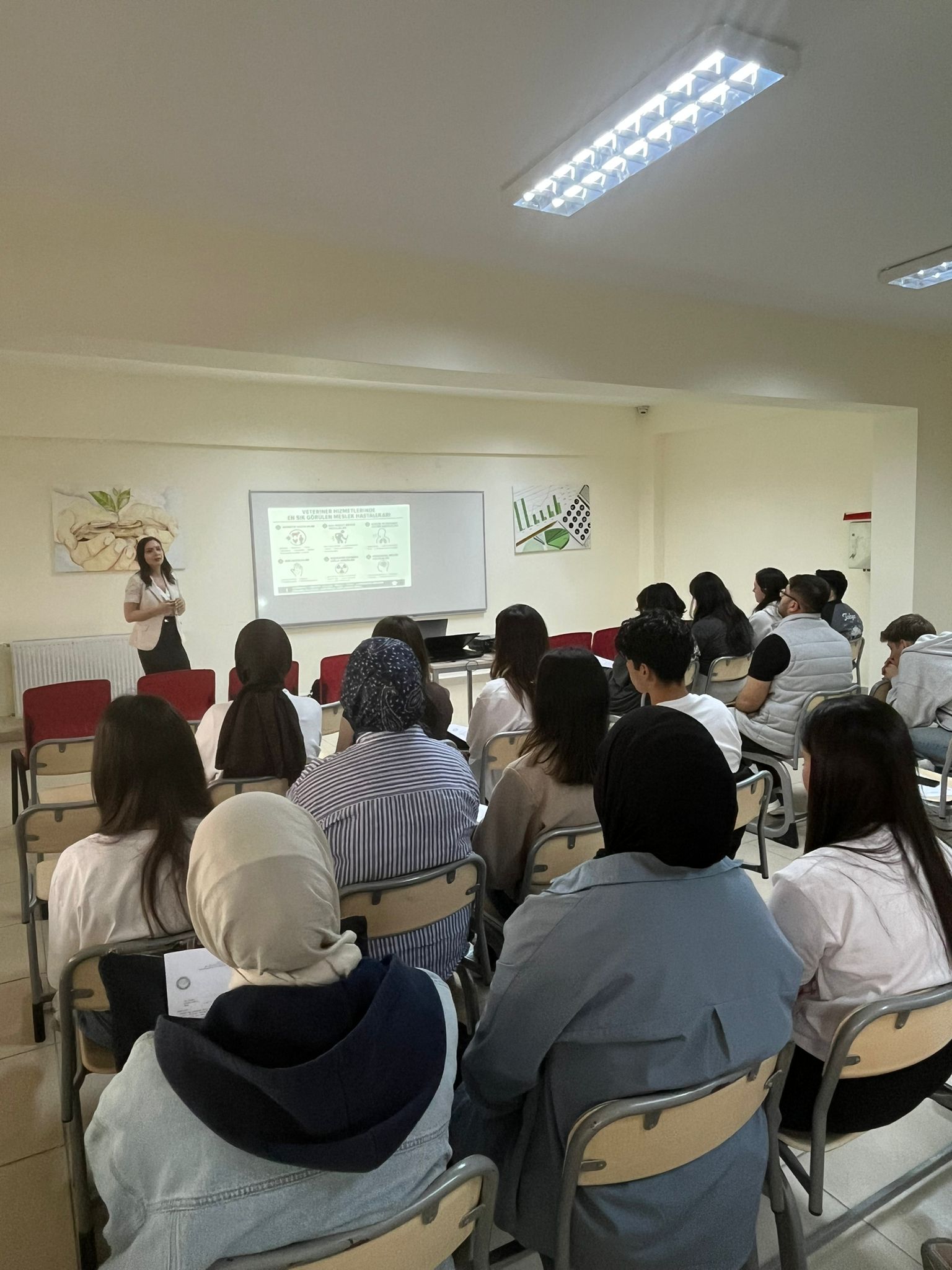 Kepsut MYO Laborant ve Veteriner Sağlık Programı Öğrencilerine İSG Eğitimi Düzenlendi