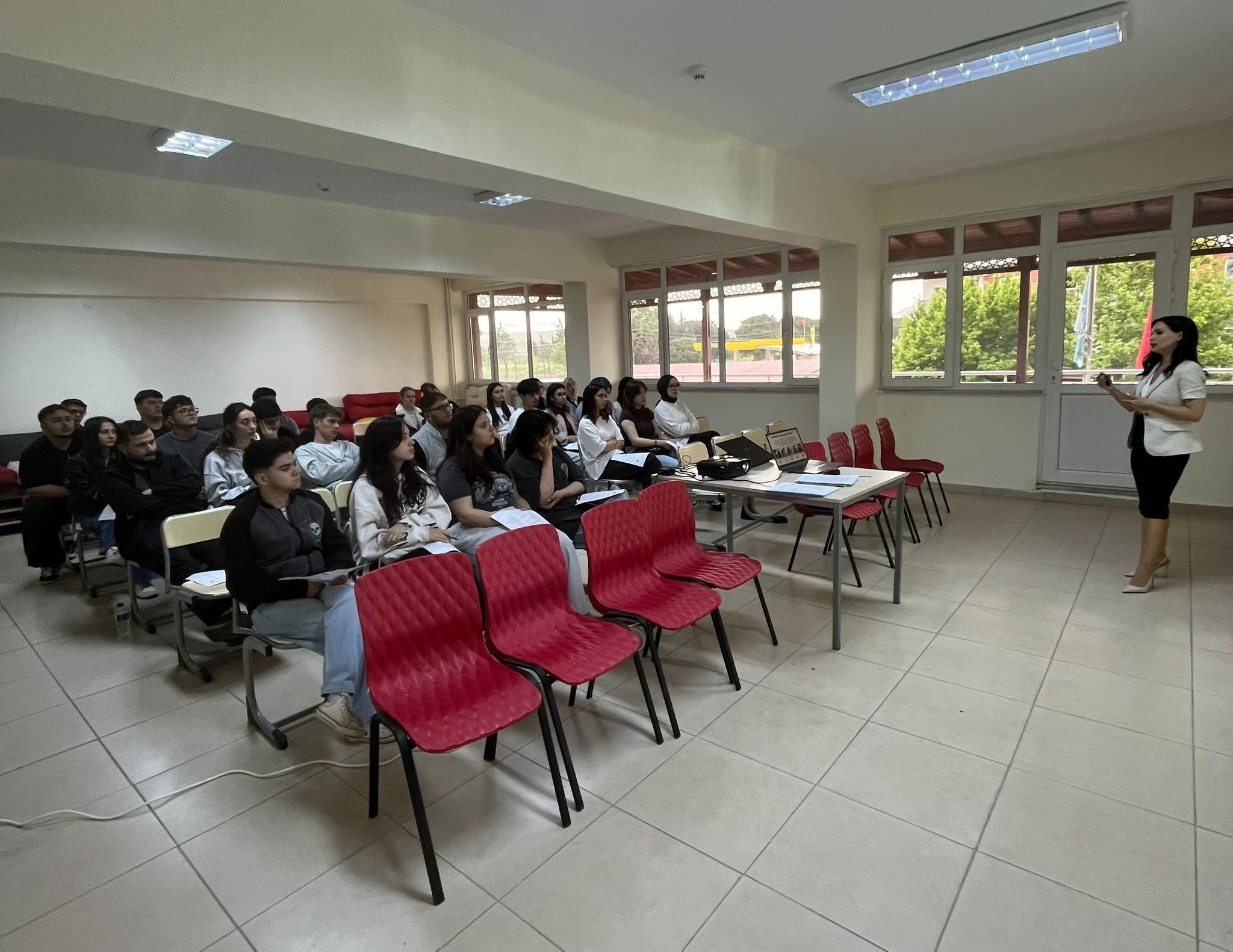 Kepsut MYO Laborant ve Veteriner Sağlık Programı Öğrencilerine İSG Eğitimi Düzenlendi 1