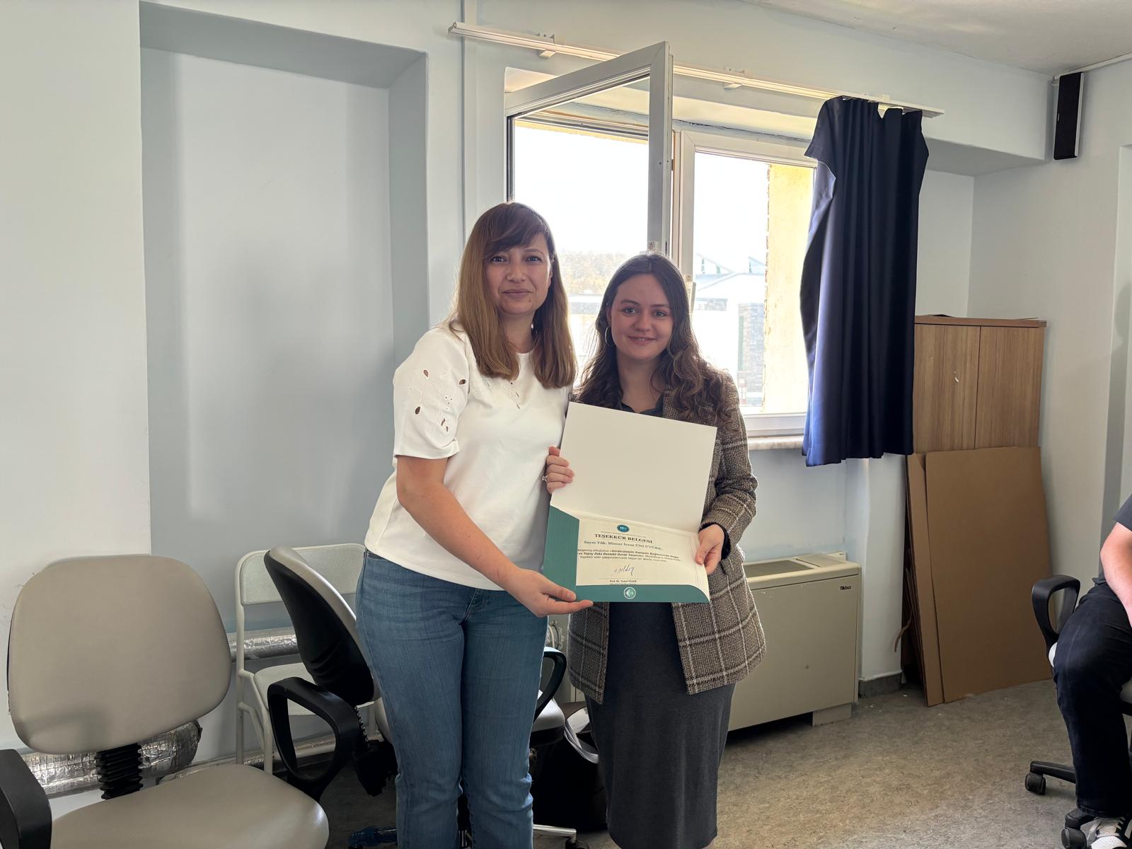 Balıkesir Üniversitesi Mimarlık Fakültesi olarak, Sürdürülebilir Kampüs Bağlamında Doğa İlhamlı ve Yapay Zeka Destekli Durak Tasarımı, etkinliğimizi başarıyla gerçekleştirdik. 4