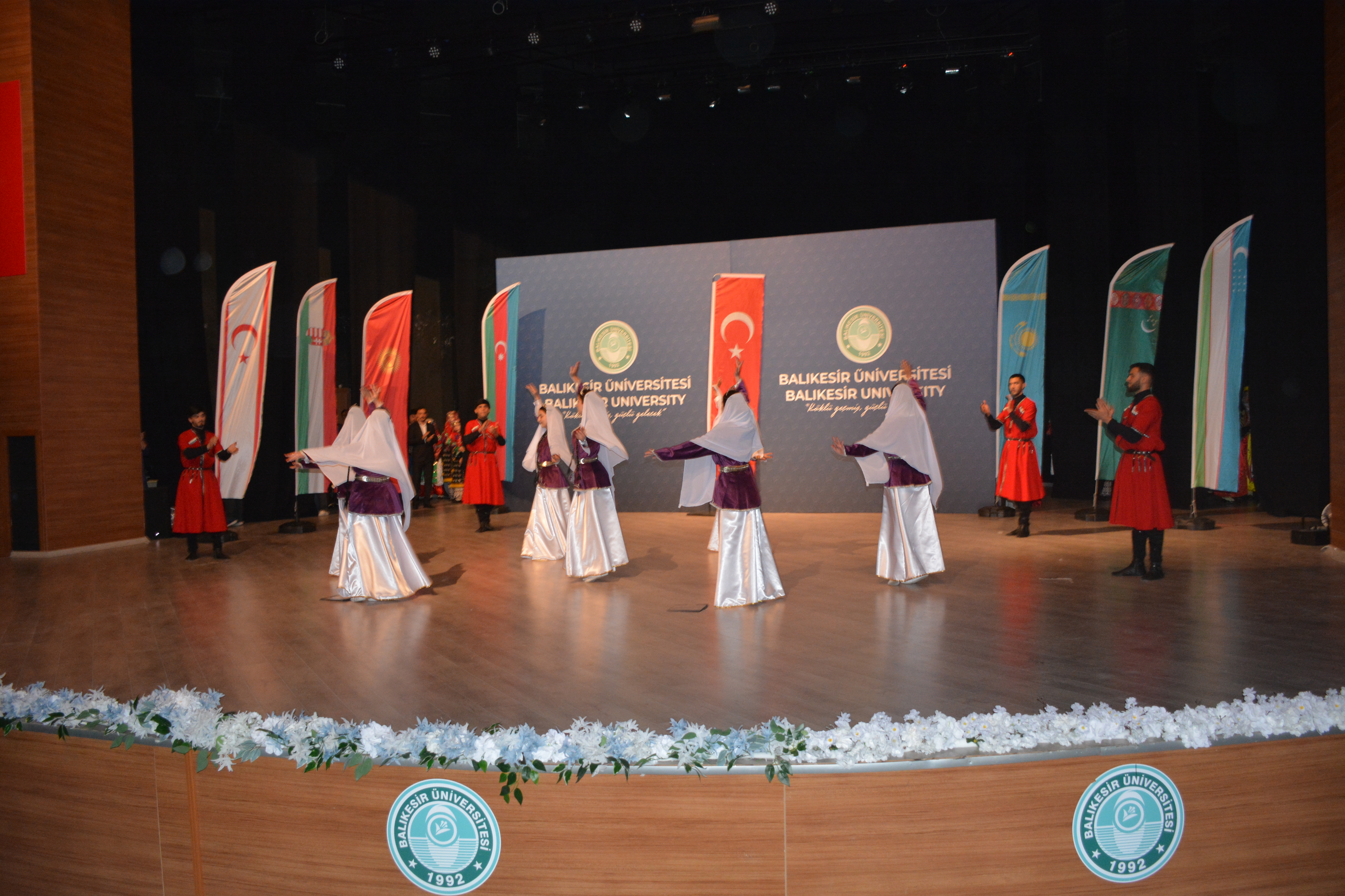 Halkoyunları Topluluğundan 'Türk Dünyasının Renkleri' Gösterisi 13