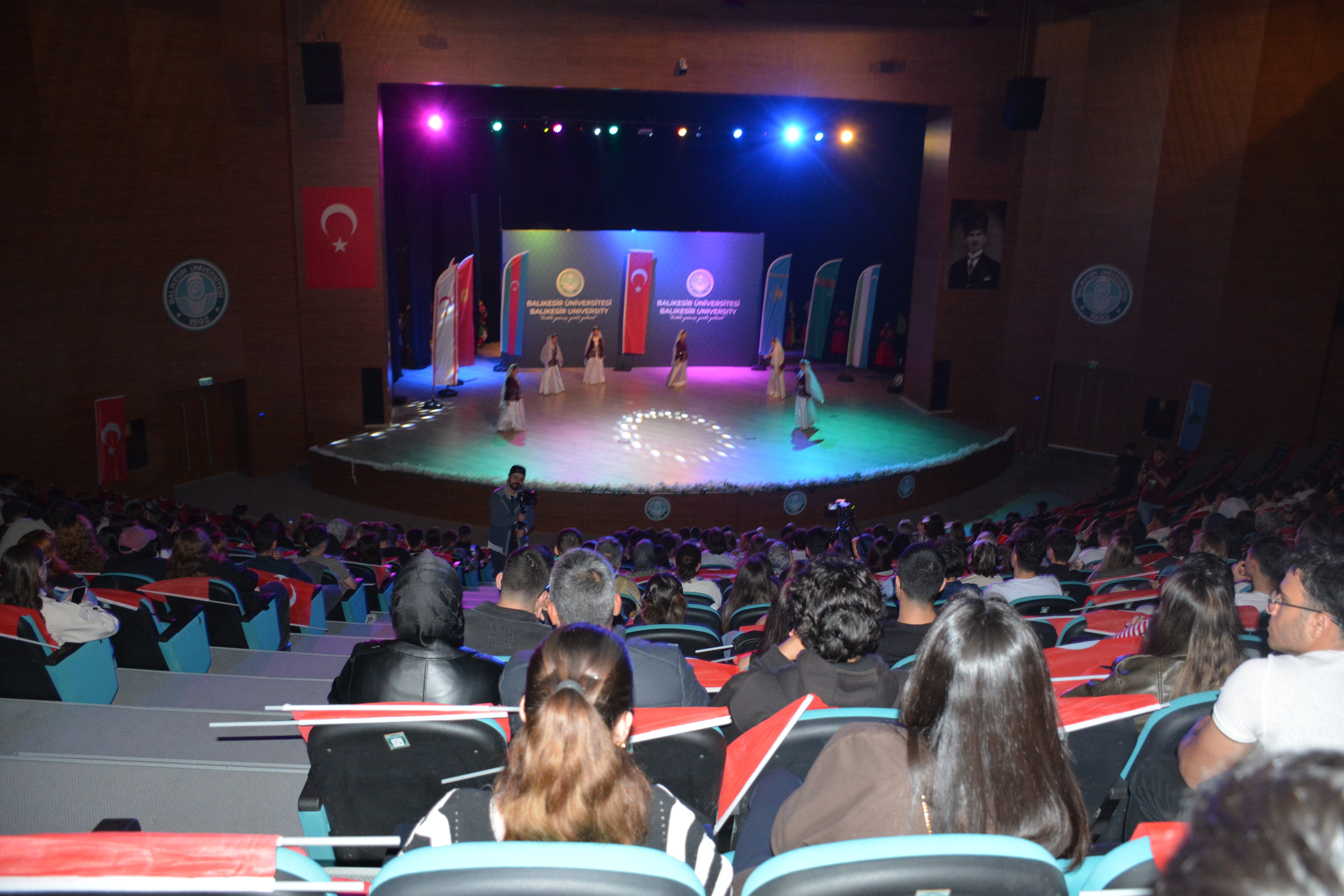 Halkoyunları Topluluğundan 'Türk Dünyasının Renkleri' Gösterisi 14