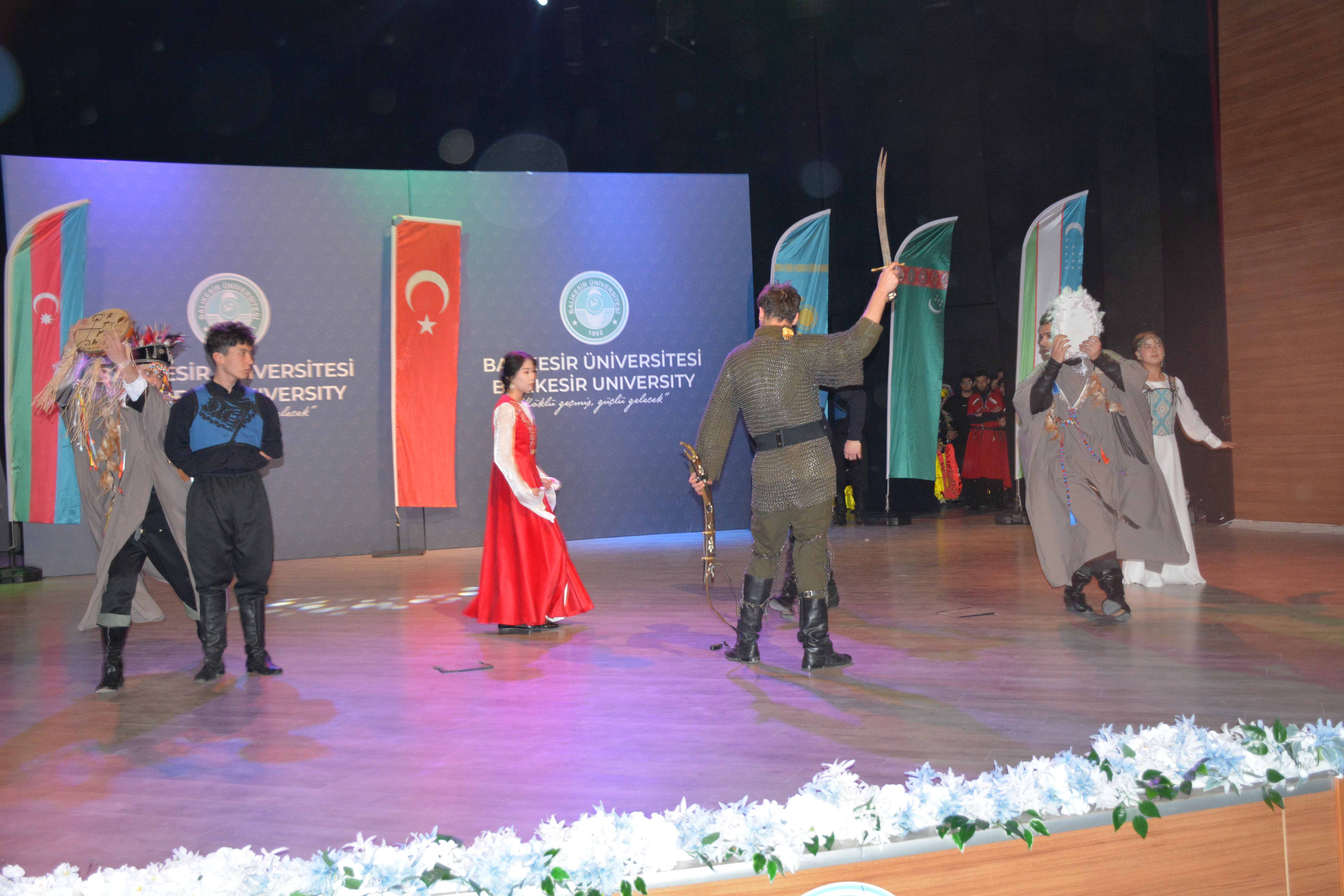 Halkoyunları Topluluğundan 'Türk Dünyasının Renkleri' Gösterisi 18
