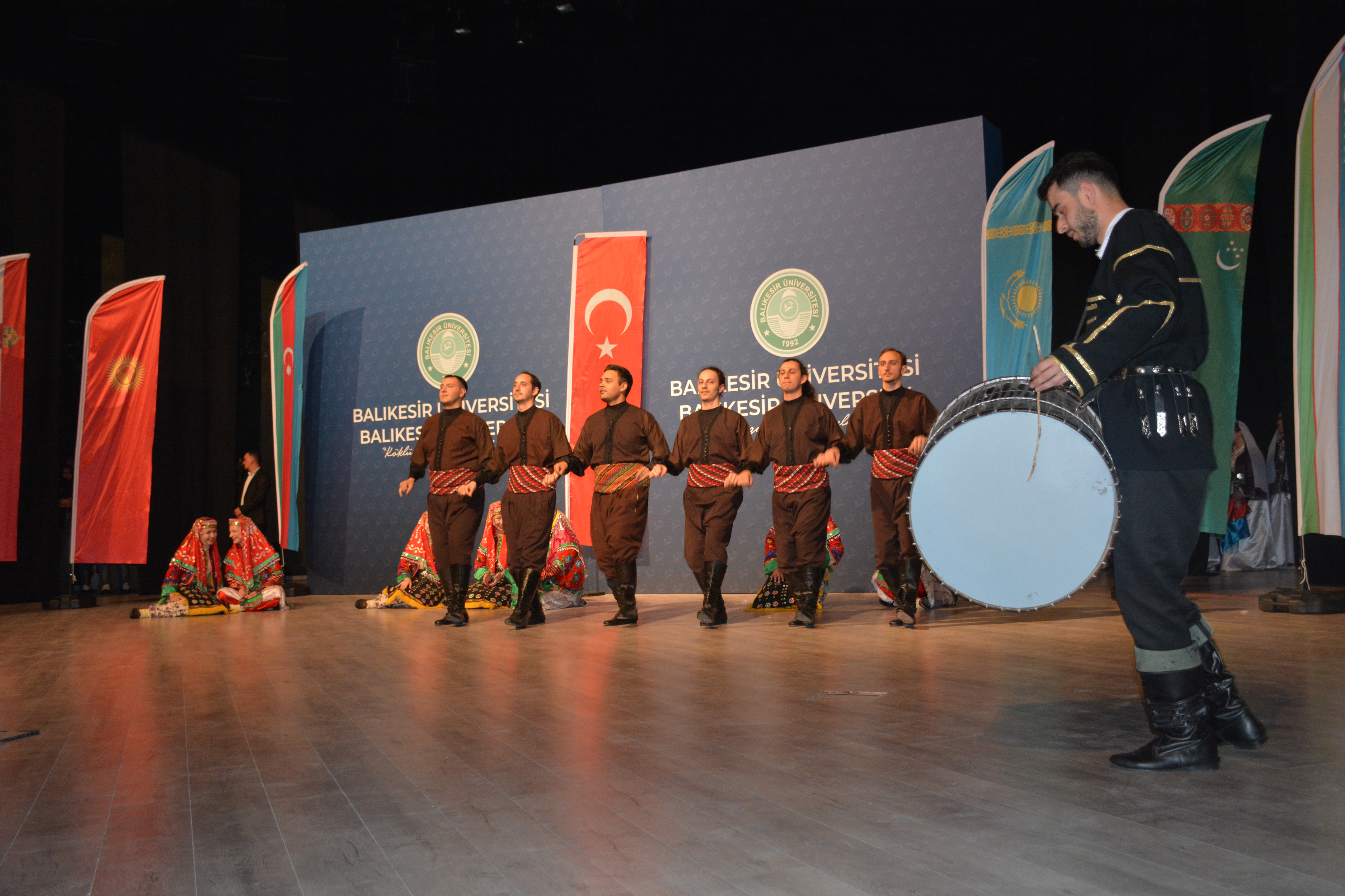 Halkoyunları Topluluğundan 'Türk Dünyasının Renkleri' Gösterisi 17
