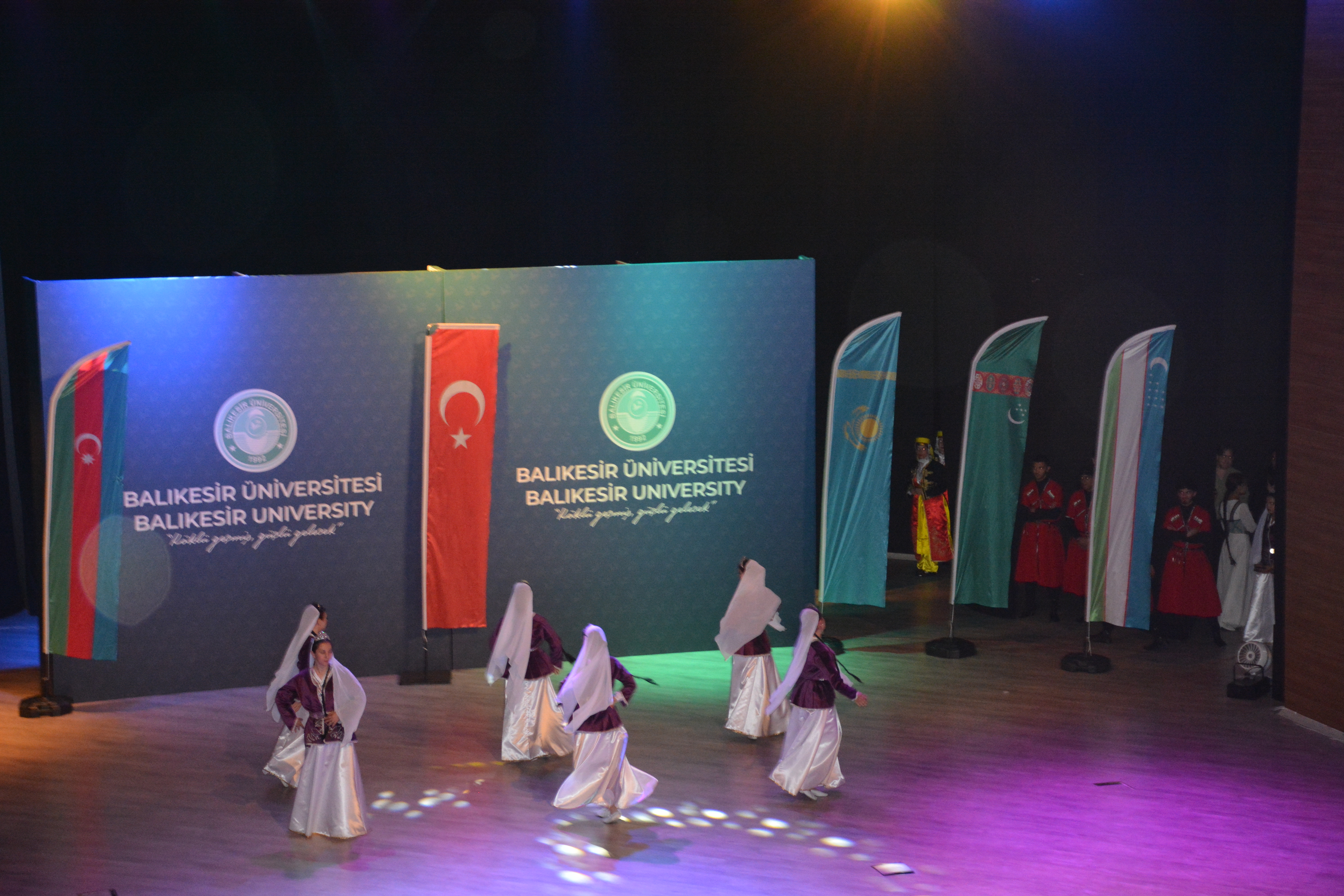 Halkoyunları Topluluğundan 'Türk Dünyasının Renkleri' Gösterisi 15