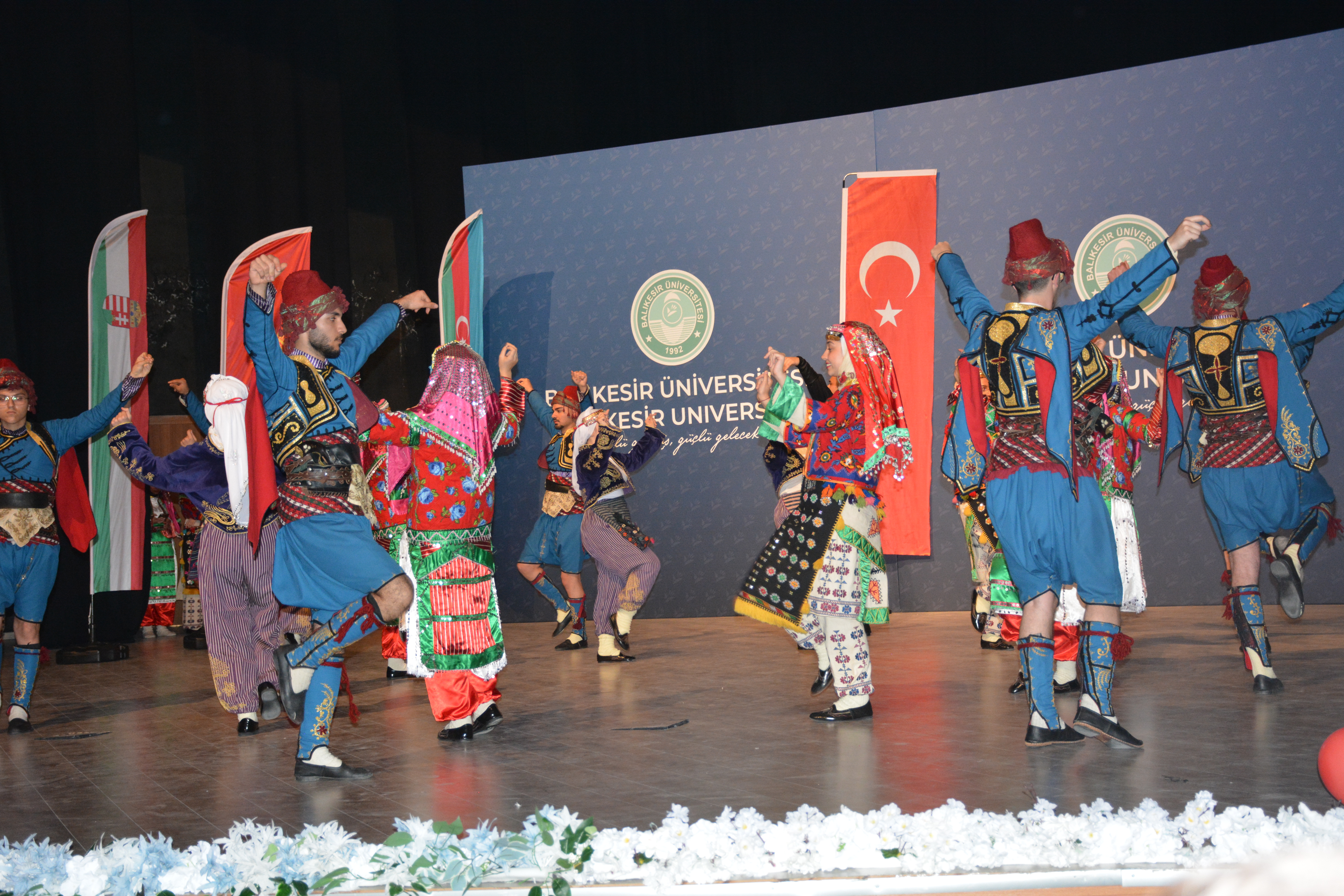 Halkoyunları Topluluğundan 'Türk Dünyasının Renkleri' Gösterisi 3