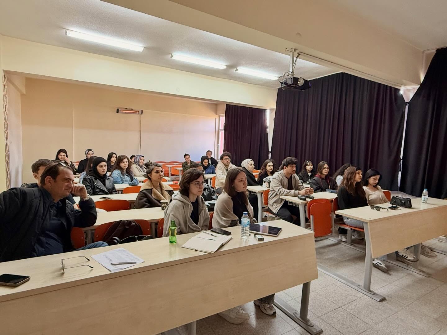 Mimari Restorasyon Programı öğrencilerine yönelik "Mimarlık ile Teknoloji Arasında Bir Yer: Kültürel Mirası Veri Dijitalleştirme ile Analiz Etmek" başlıklı seminer 4