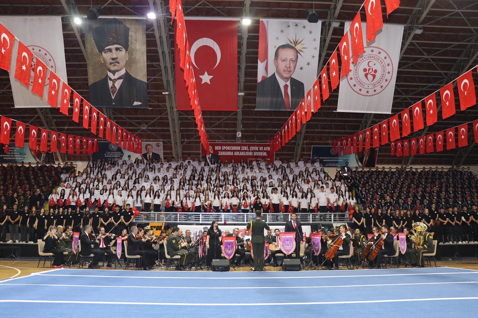 Rektör Oğurlu 19 Mayıs Atatürk’ü Anma, Gençlik ve Spor Bayramı Törenine Katıldı 6