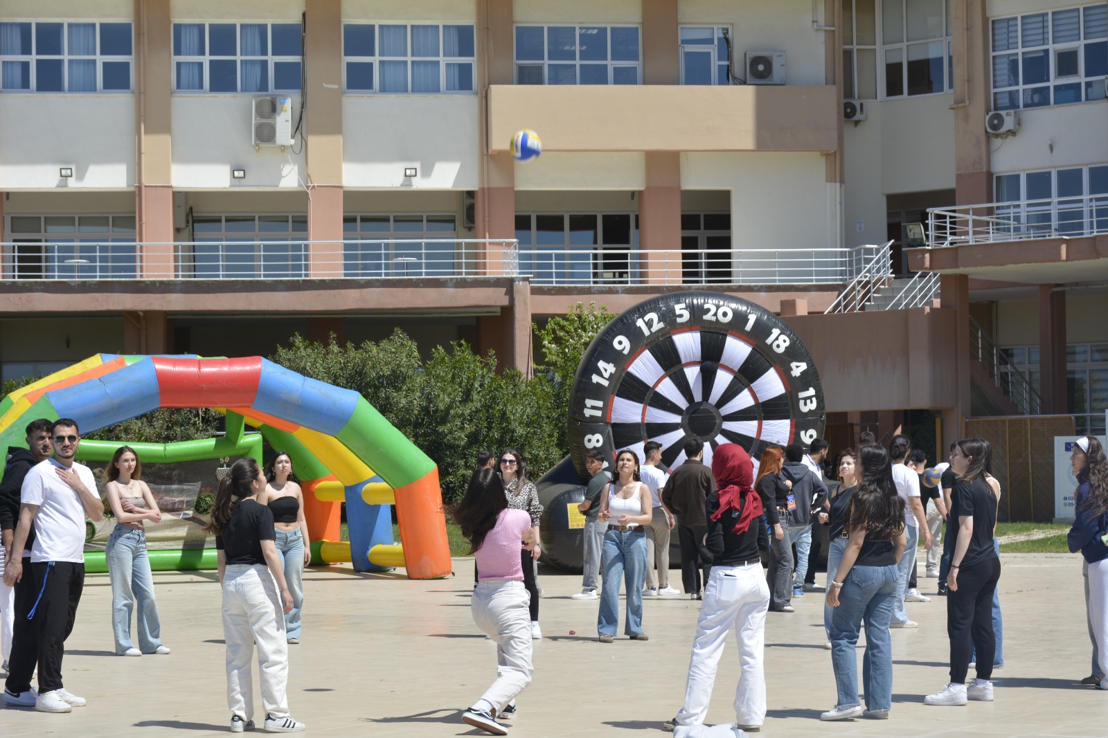 Burhaniye Uygulamalı Bilimler Fakültesinde Kültür, Sanat ve Spor Festivali Gerçekleştirildi 10