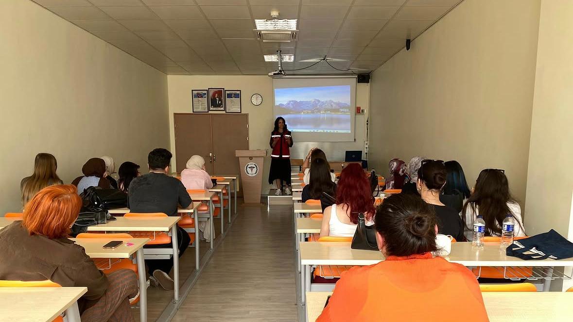 Gerontoloji Bölümü Öğrencilerine Evlilik Öncesi Eğitim Semineri Gerçekleştirildi