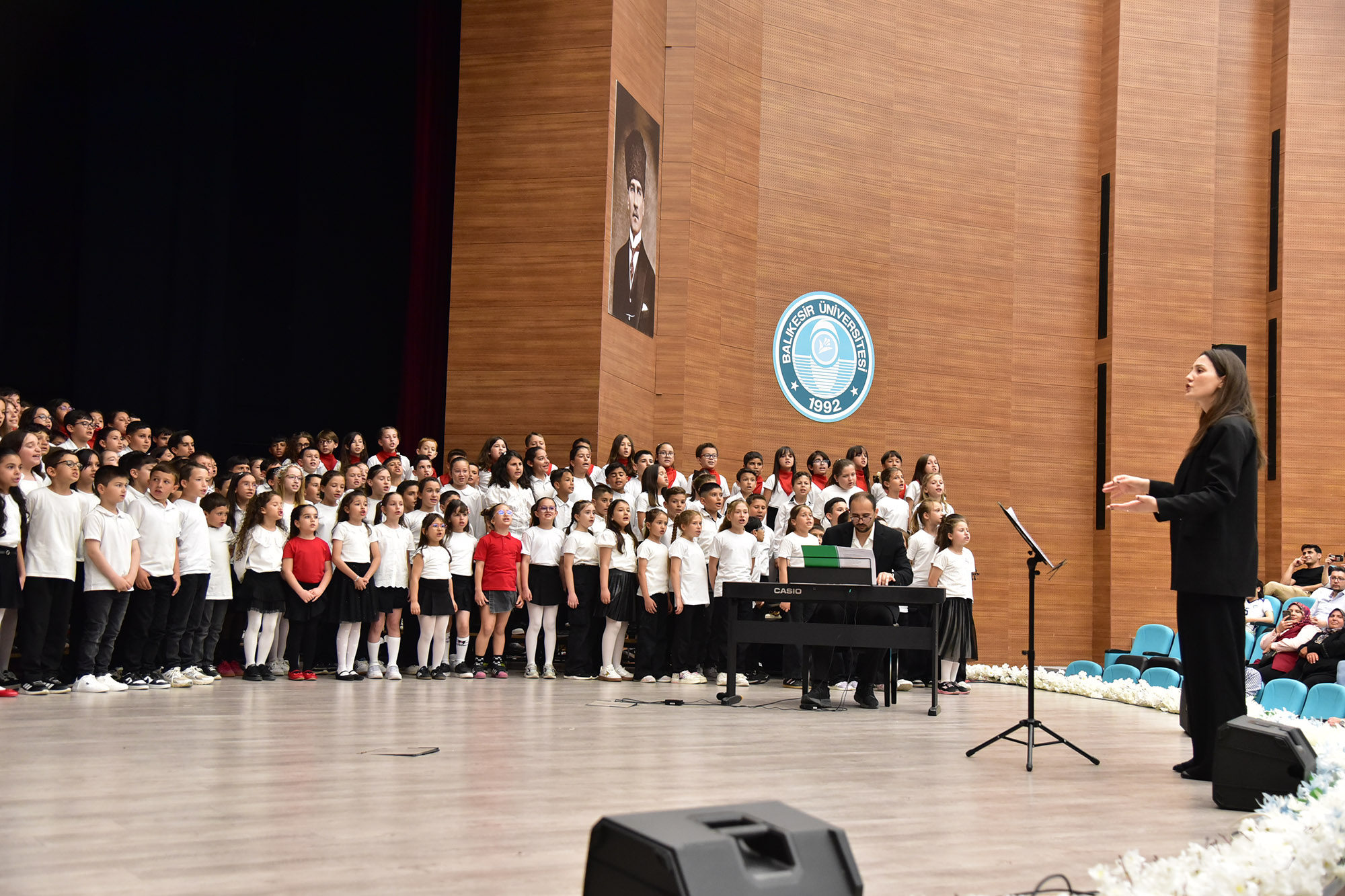 BAÜN de 300 Çocuk Tek Yürek Tek Sahne Çocuk Koroları Aynı Sahnede Buluştu 2