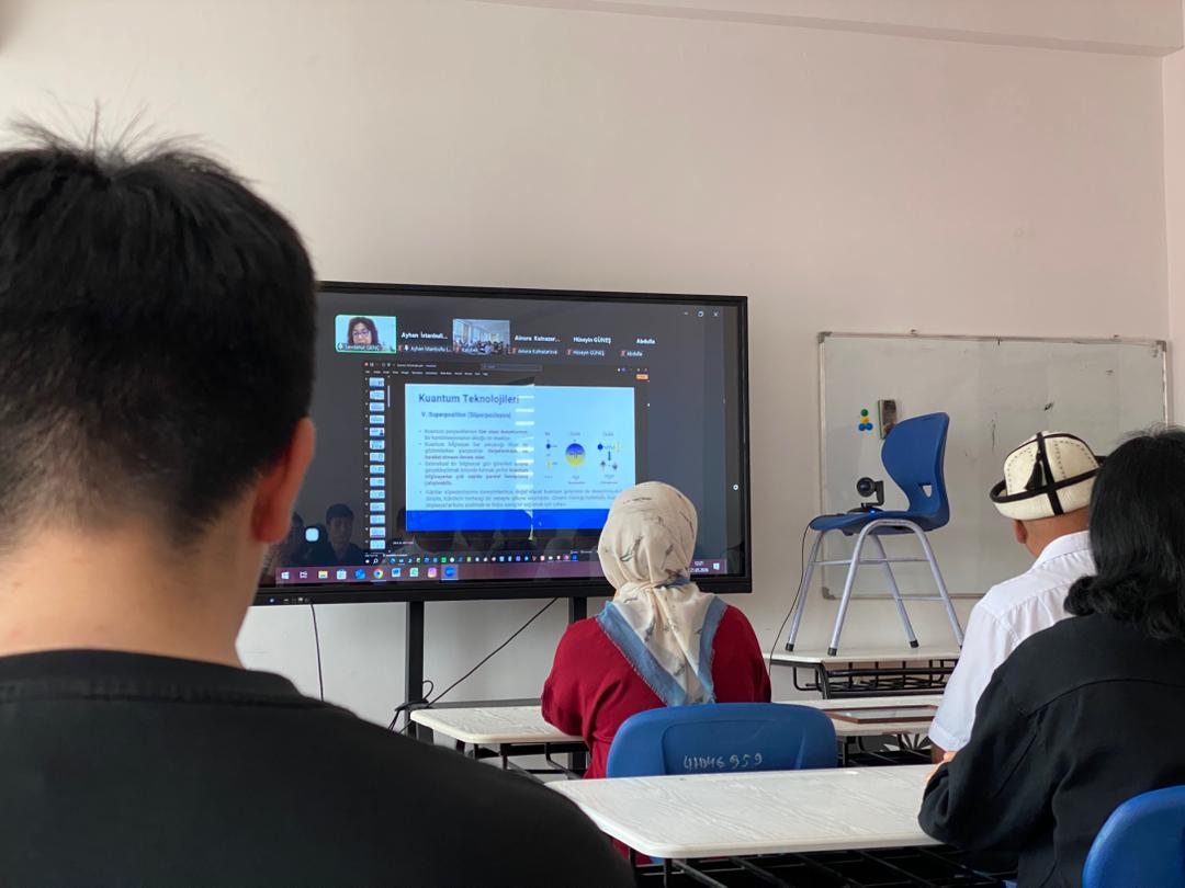 "Mühendisler İçin Kuantum Teknolojileri: Programlamadan Makine Öğrenmesine" başlıklı çevrimiçi seminer gerçekleştirildi. (Dr. Öğr. Üyesi Sevdanur GENÇ) 6