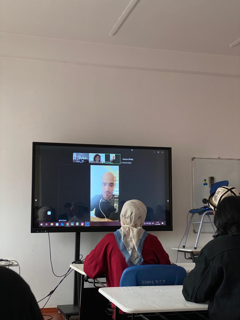 "Mühendisler İçin Kuantum Teknolojileri: Programlamadan Makine Öğrenmesine" başlıklı çevrimiçi seminer gerçekleştirildi. (Dr. Öğr. Üyesi Sevdanur GENÇ) 2